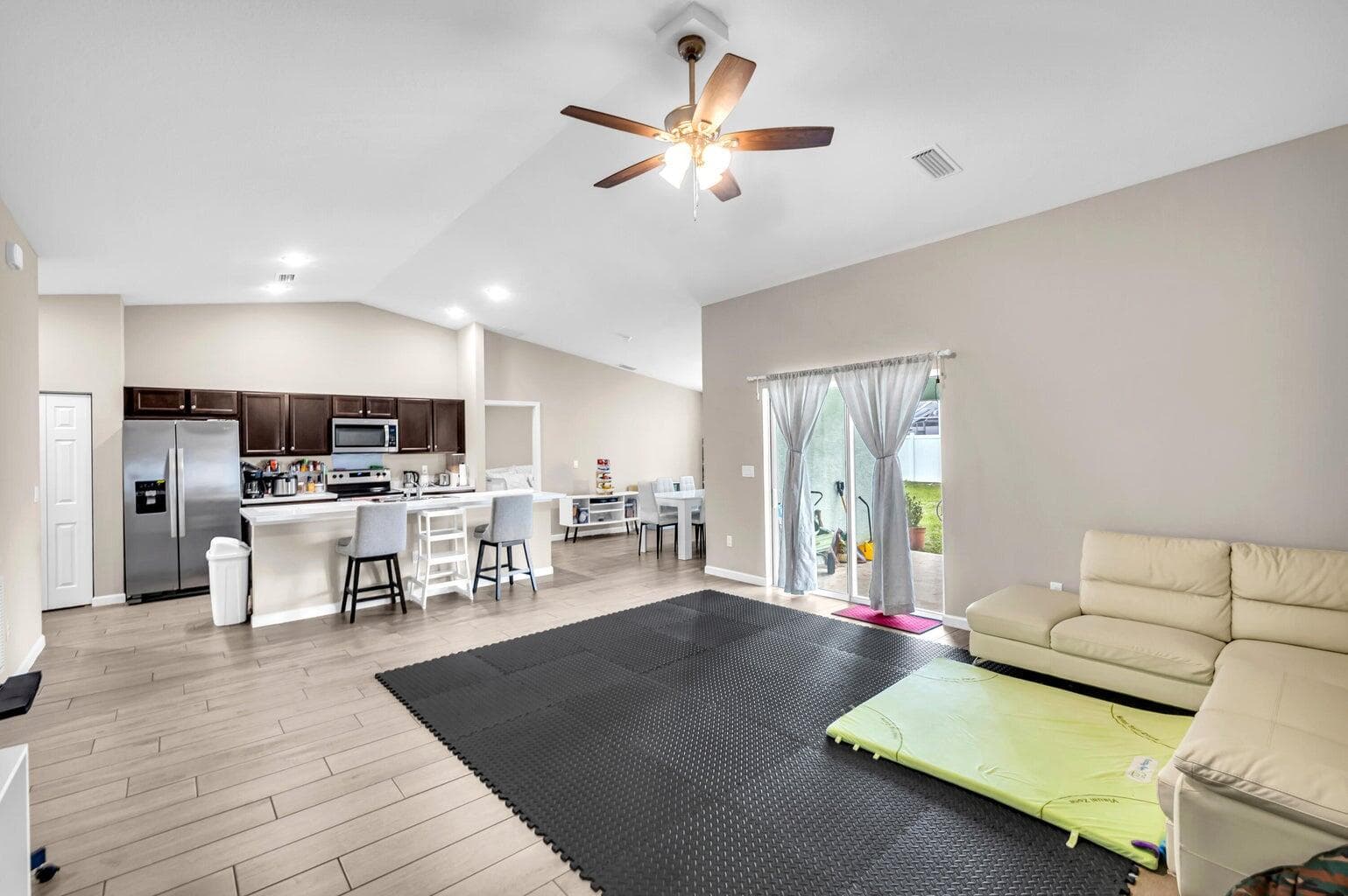 1220 SE NAVAJO Lane, Port St. Lucie, FL 34983 8