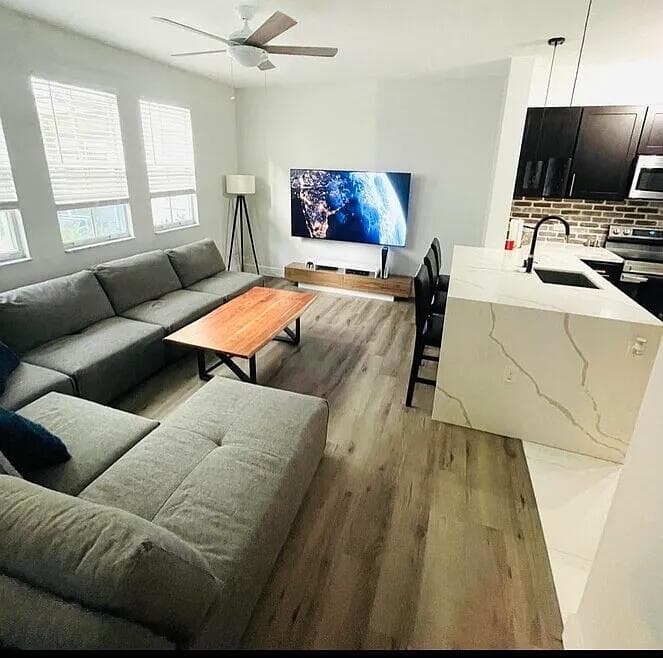 533 NE 3rd Avenue 148, Fort Lauderdale, FL 33301 2
