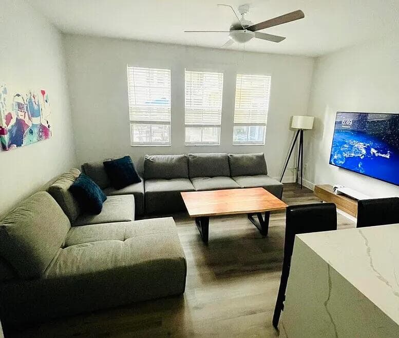 533 NE 3rd Avenue 148, Fort Lauderdale, FL 33301 3