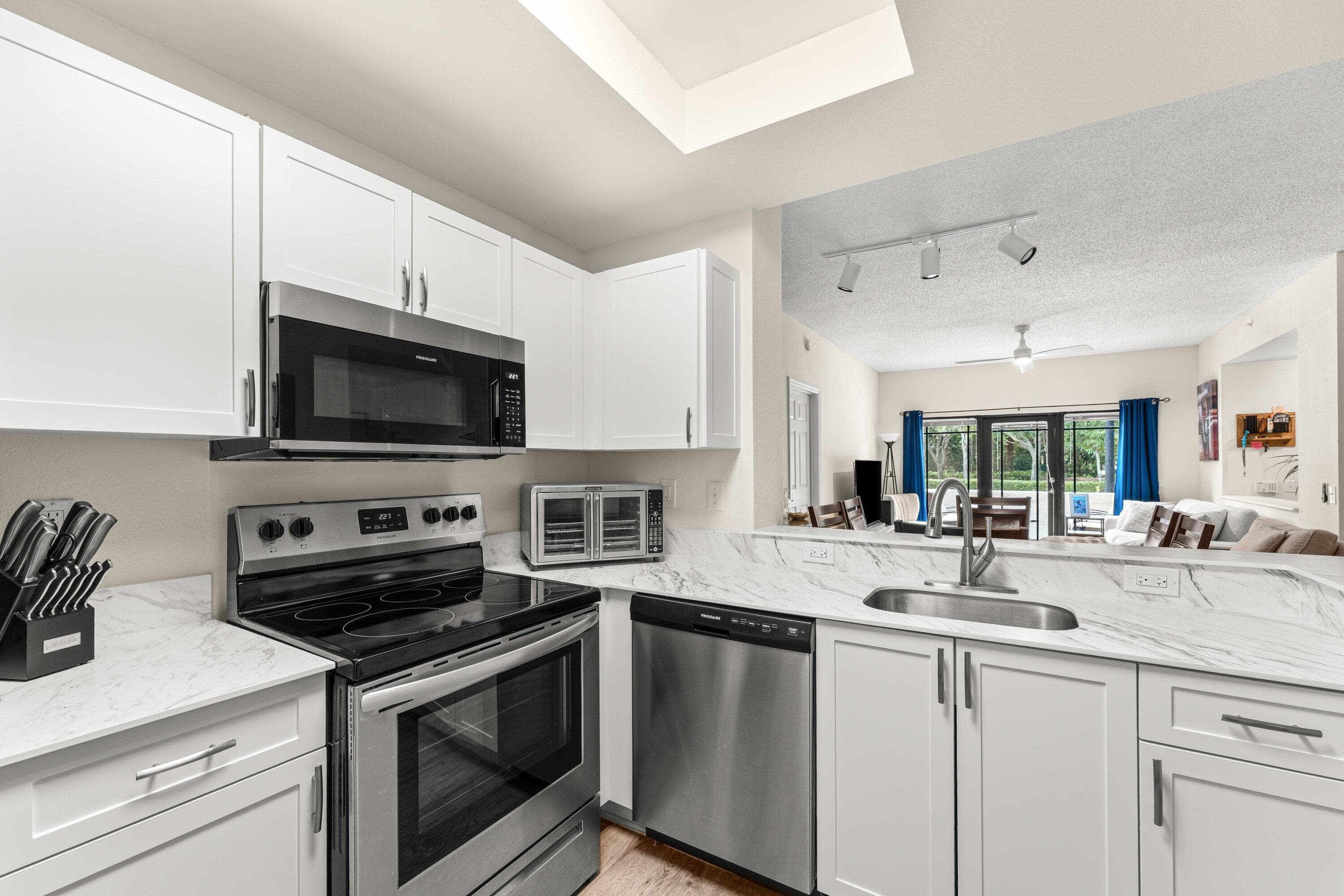 2801 SARENTO Place 102, Palm Beach Gardens, FL 33410 8