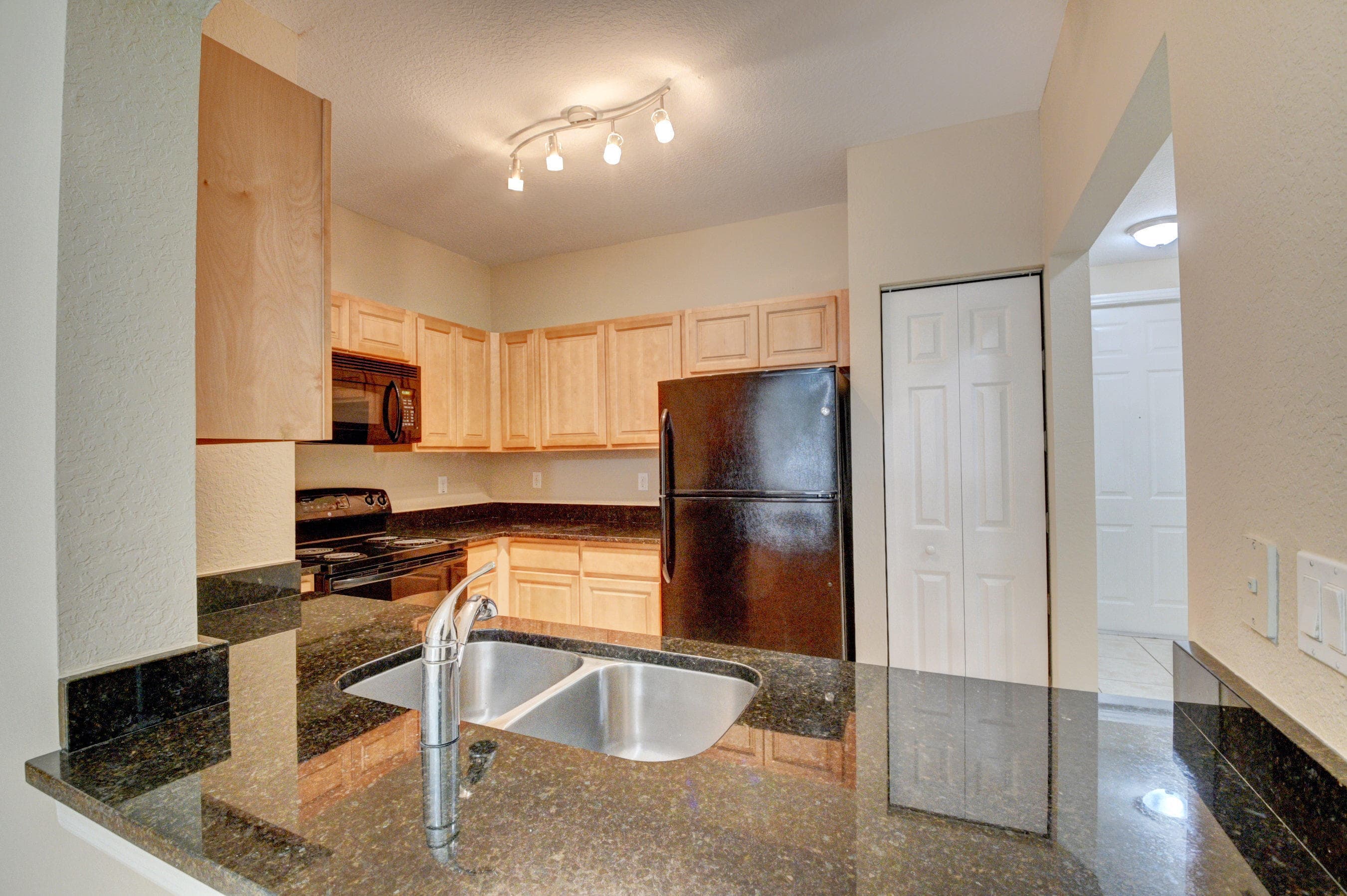 105 Hemingway Court, Palm Springs, FL 33461 3