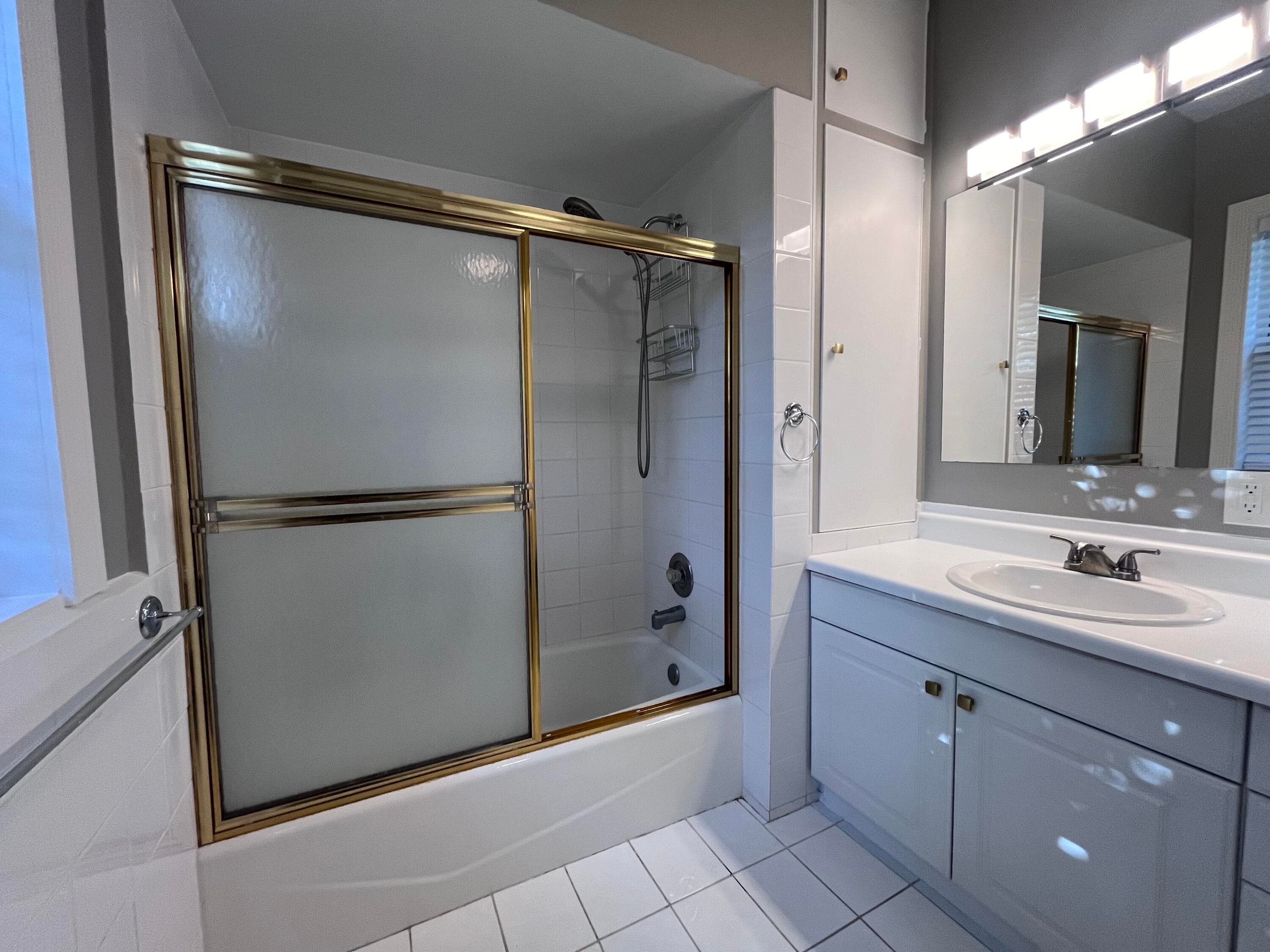 1061 Bimini Lane, West Palm Beach, FL 33404 33