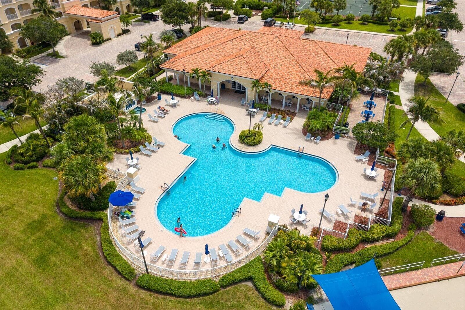 36 HARBOUR ISLE Drive W 104, Fort Pierce, FL 34949 17