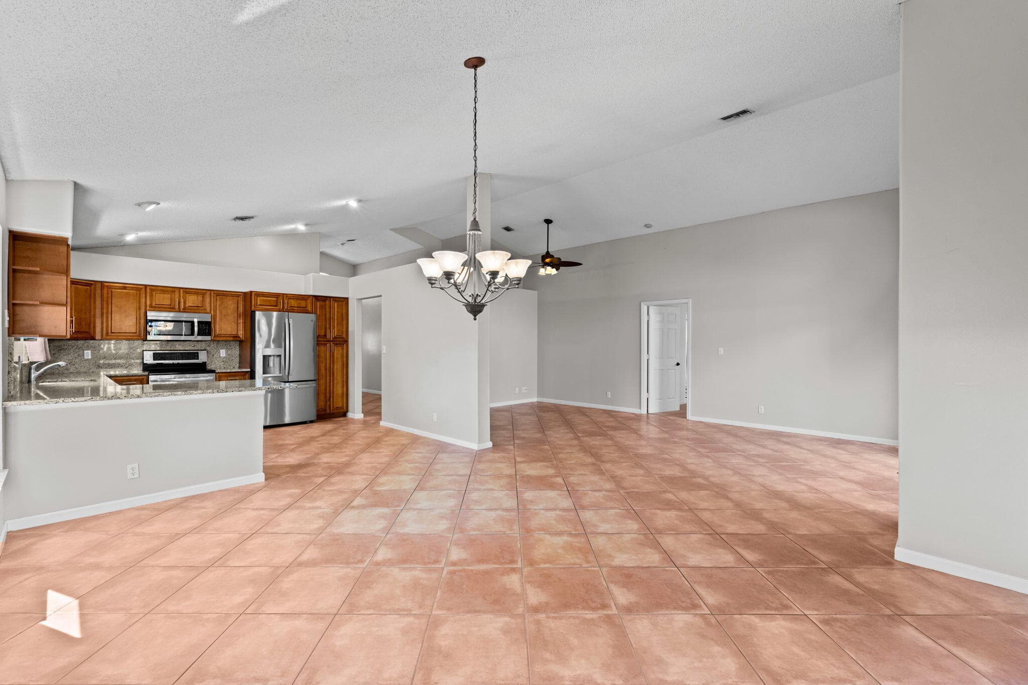 125 Saratoga Boulevard E, Royal Palm Beach, FL 33411 15