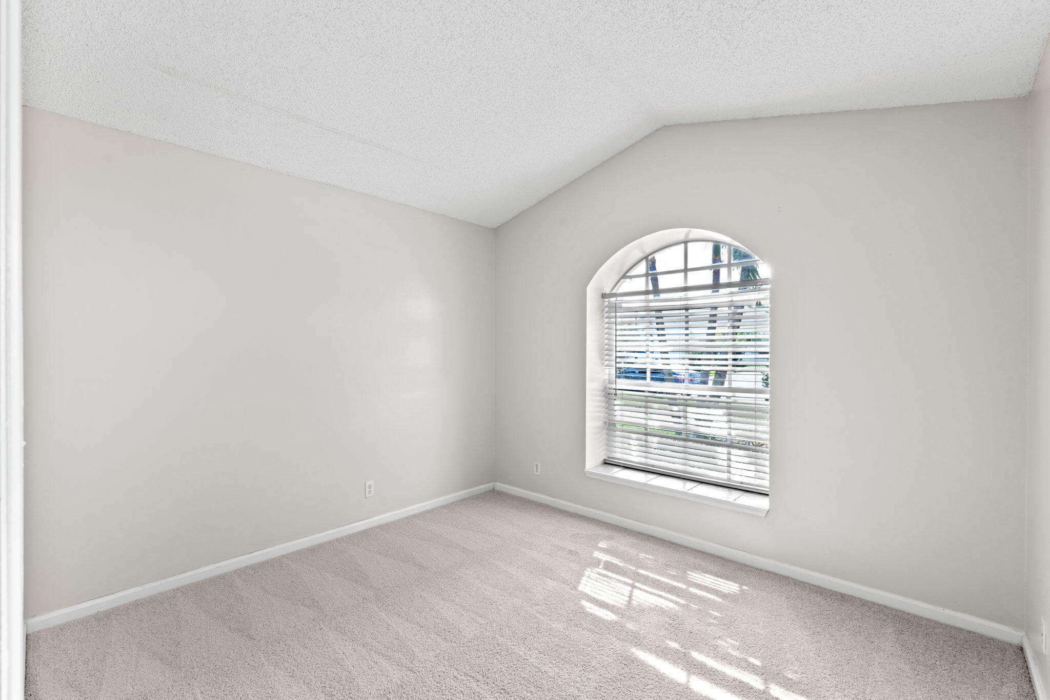 125 Saratoga Boulevard E, Royal Palm Beach, FL 33411 28