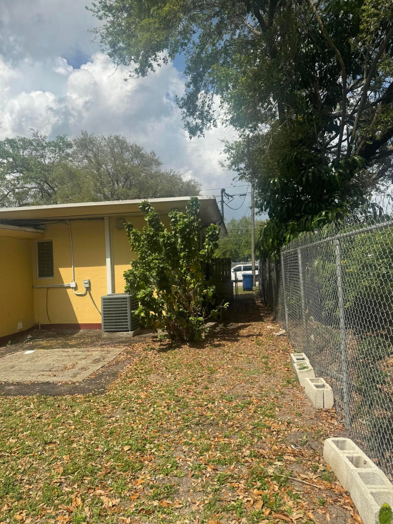 2360 NW 98TH Street, Miami, FL 33147 25