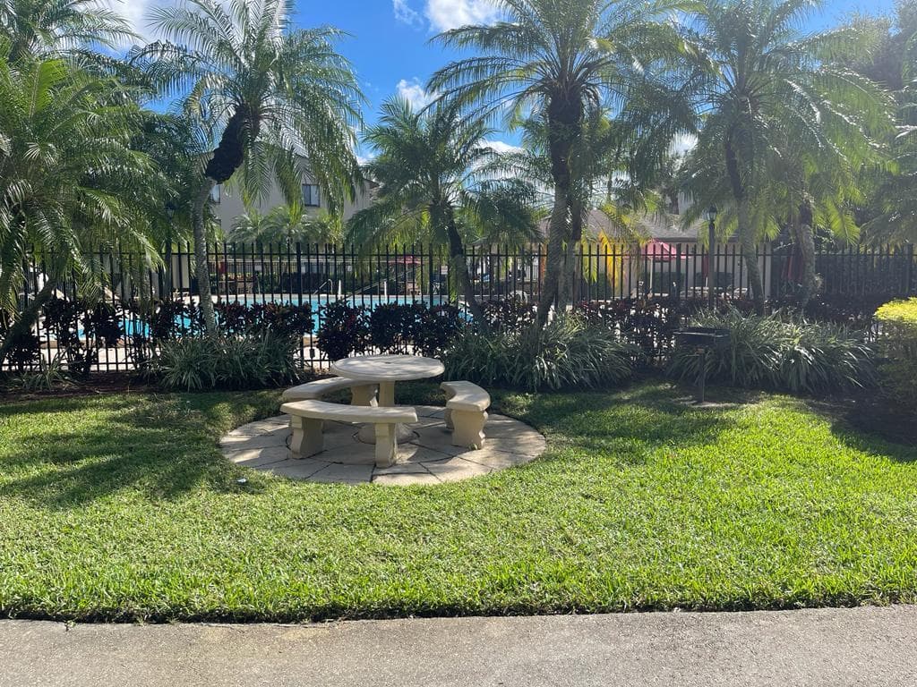 203 Foxtail Drive D2, Greenacres, FL 33415 23