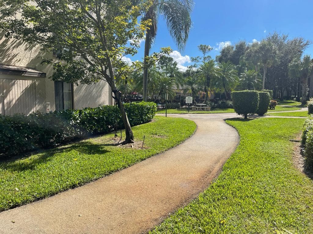 203 Foxtail Drive D2, Greenacres, FL 33415 24