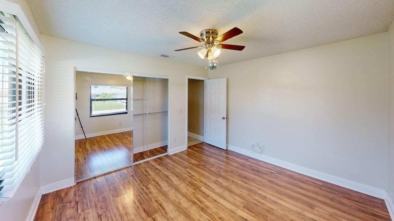 974 SE BELFAST Avenue, Port St. Lucie, FL 34983 37
