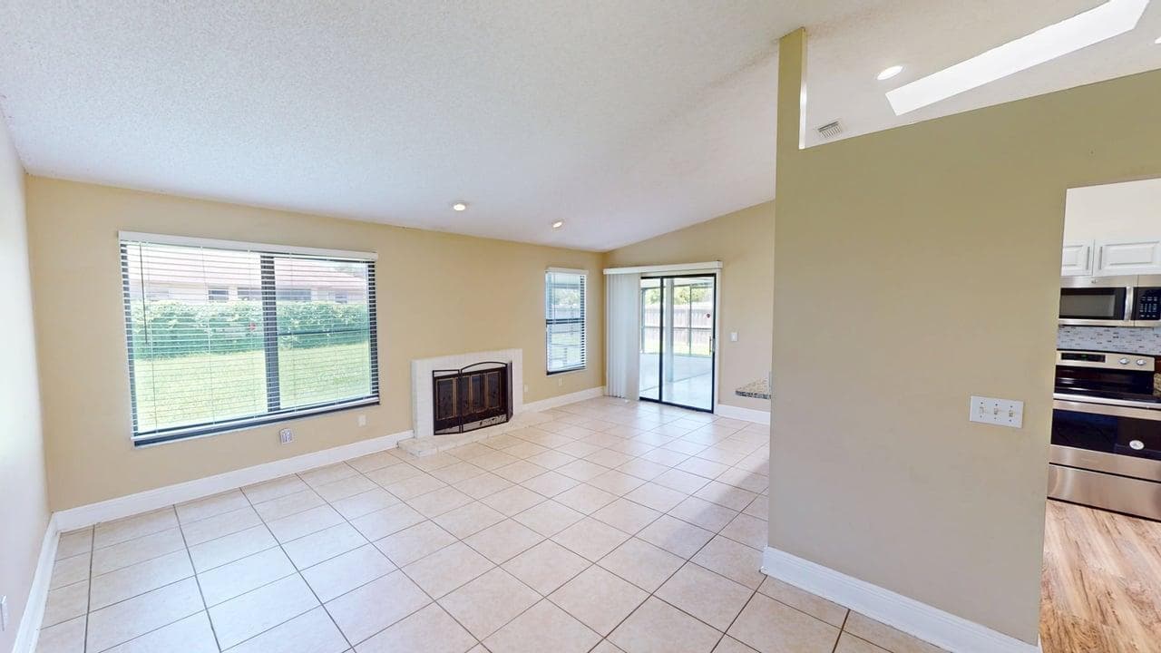 974 SE BELFAST Avenue, Port St. Lucie, FL 34983 32