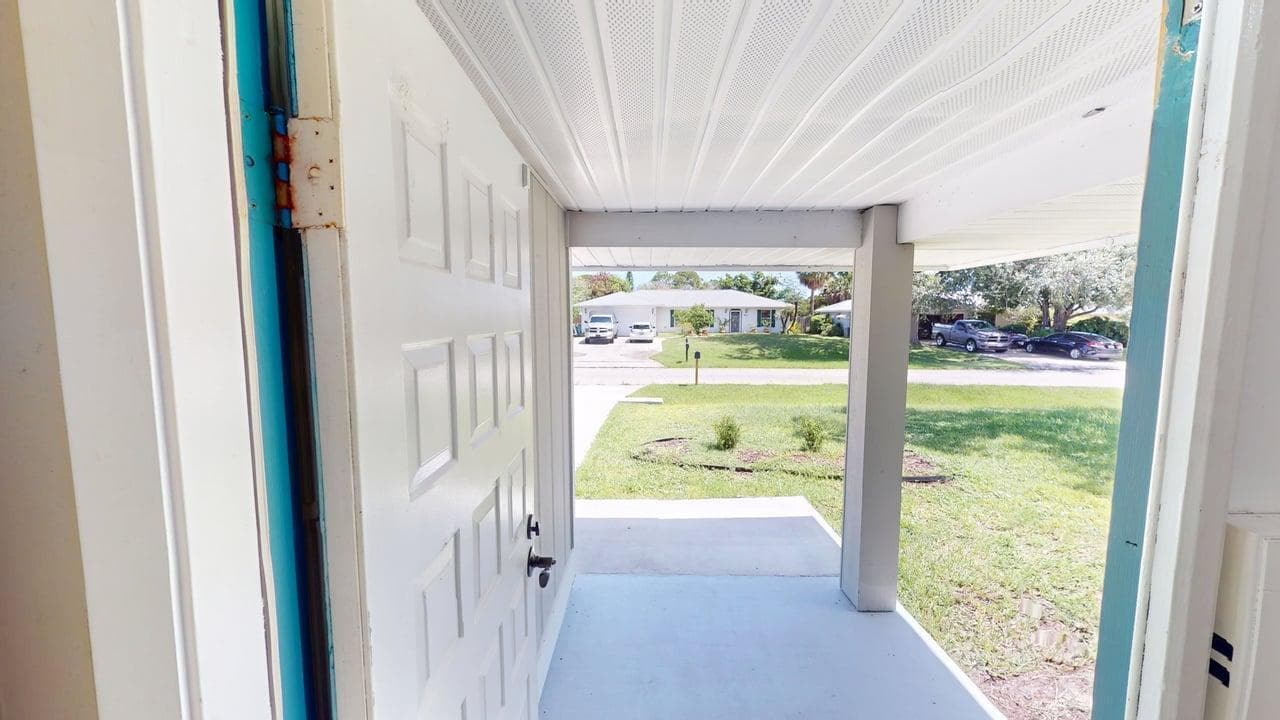 974 SE BELFAST Avenue, Port St. Lucie, FL 34983 9