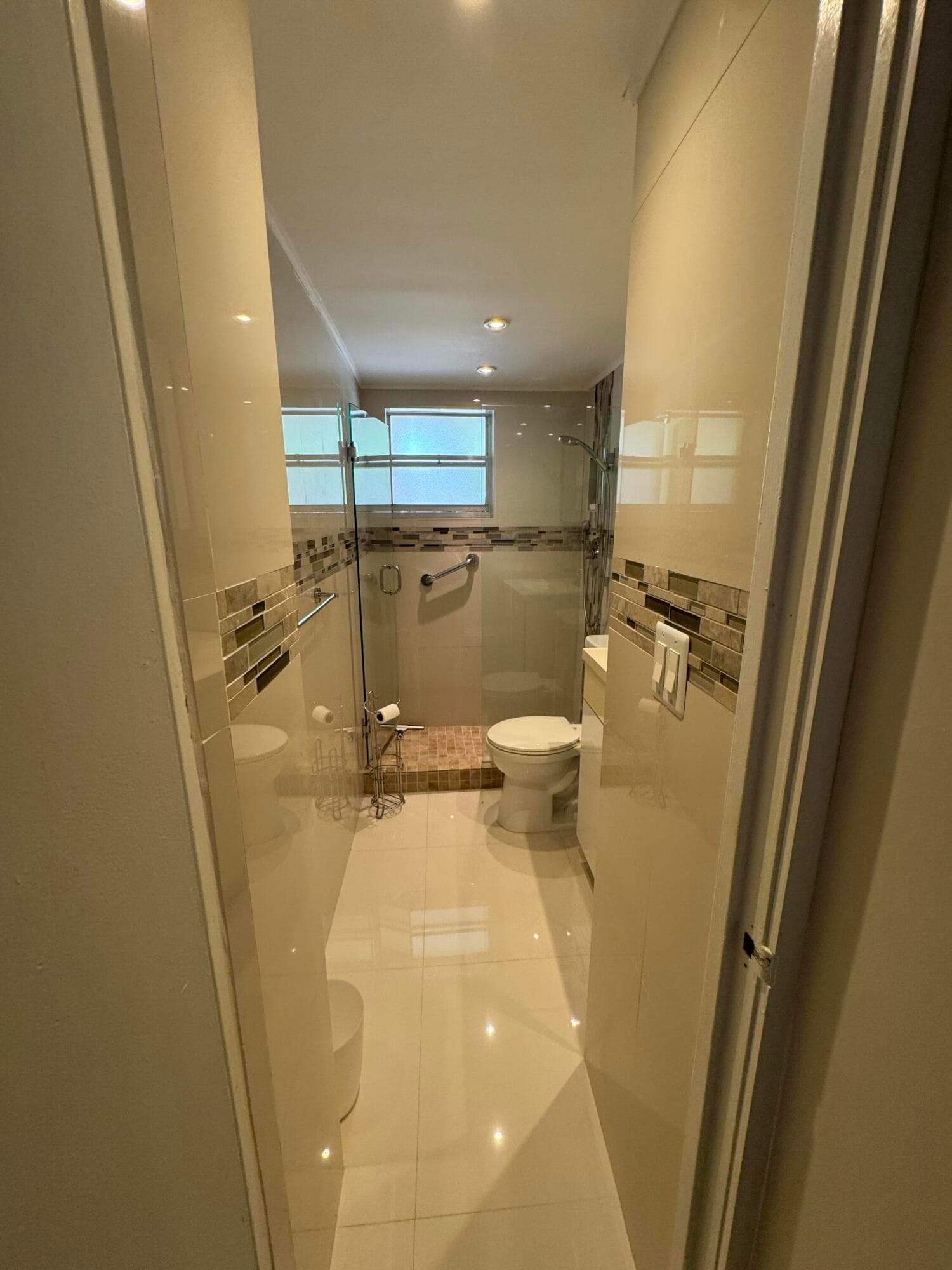 220 Kings Point Drive 210, Sunny Isles Beach, FL 33160 30