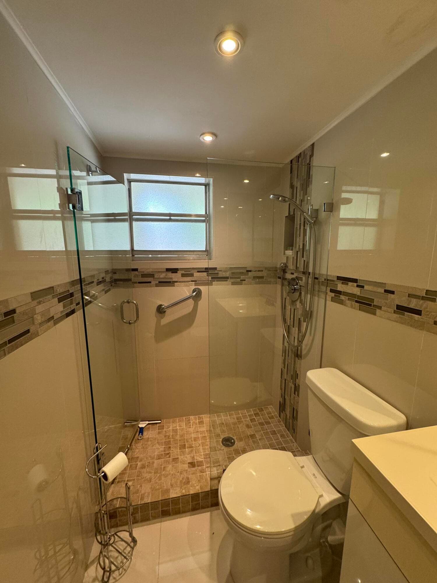 220 Kings Point Drive 210, Sunny Isles Beach, FL 33160 31