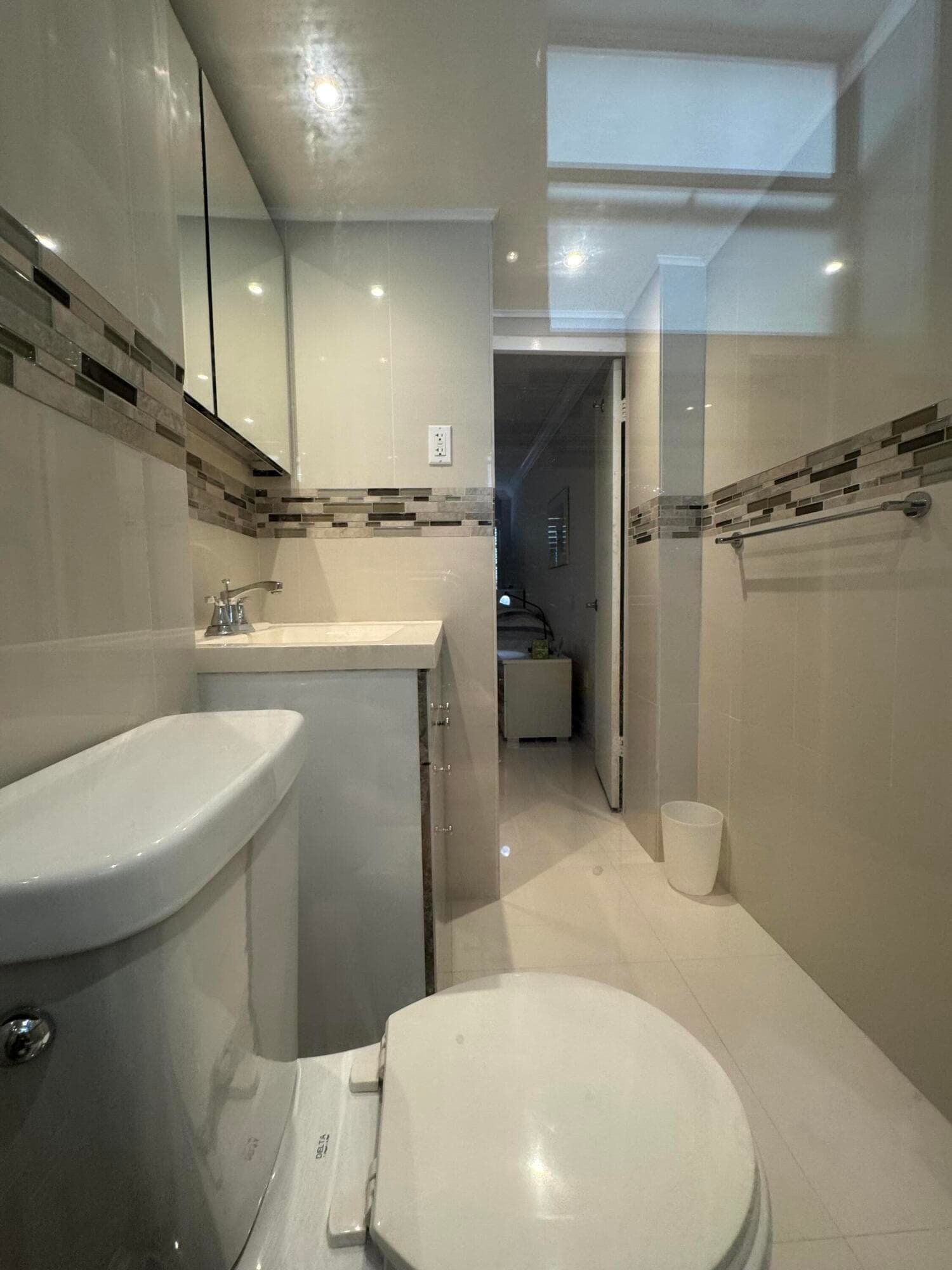 220 Kings Point Drive 210, Sunny Isles Beach, FL 33160 33