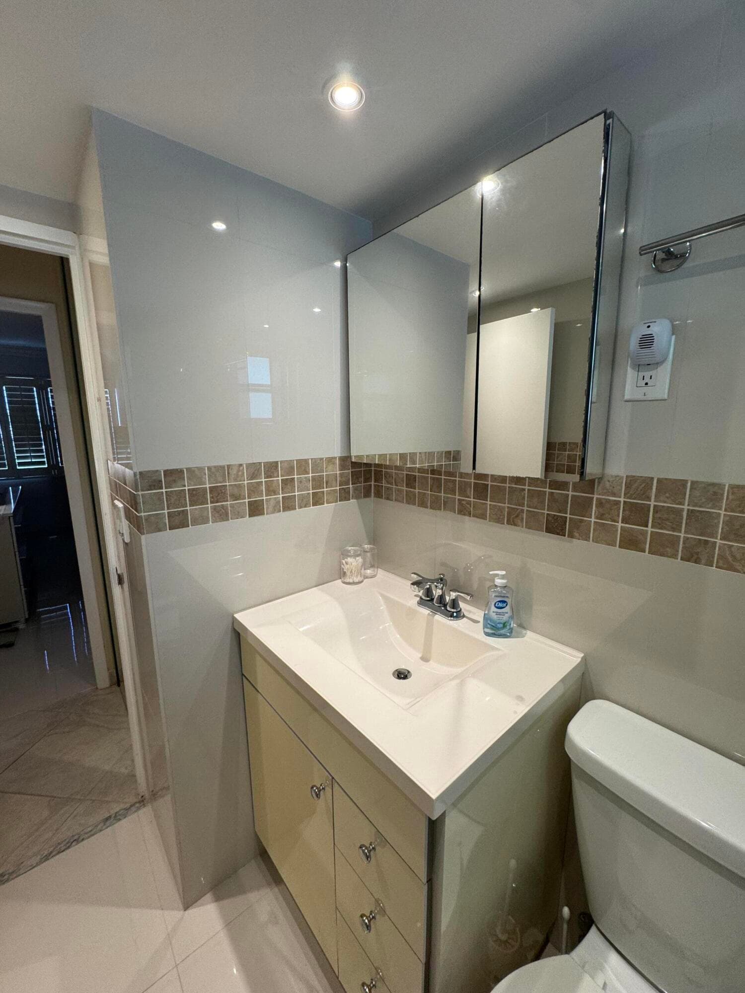 220 Kings Point Drive 210, Sunny Isles Beach, FL 33160 38