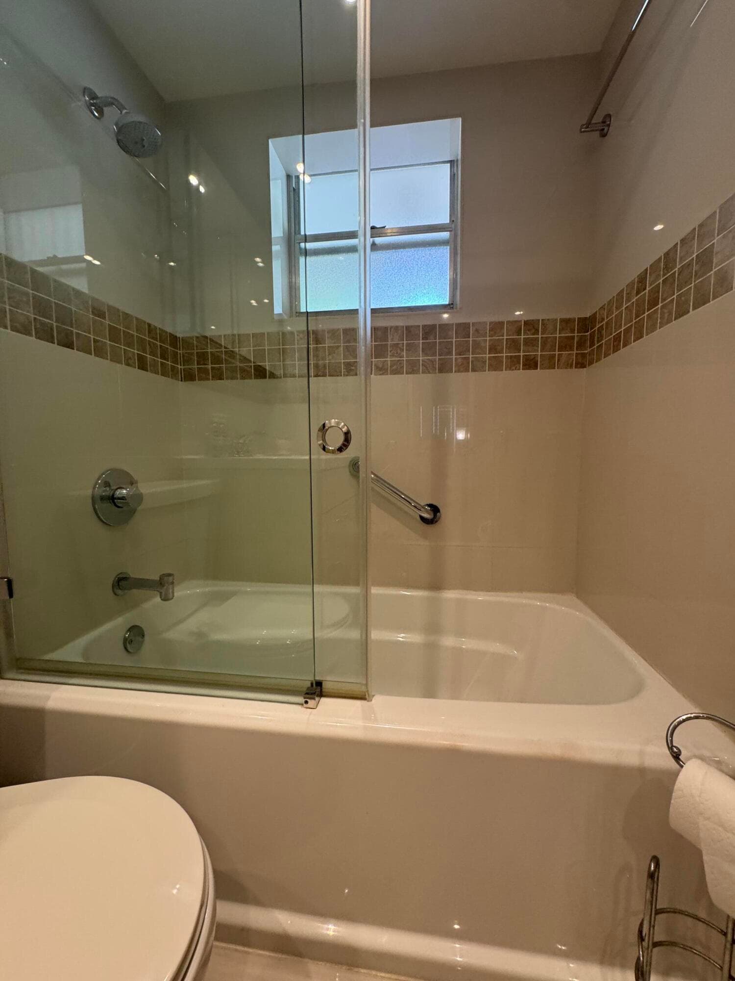 220 Kings Point Drive 210, Sunny Isles Beach, FL 33160 37