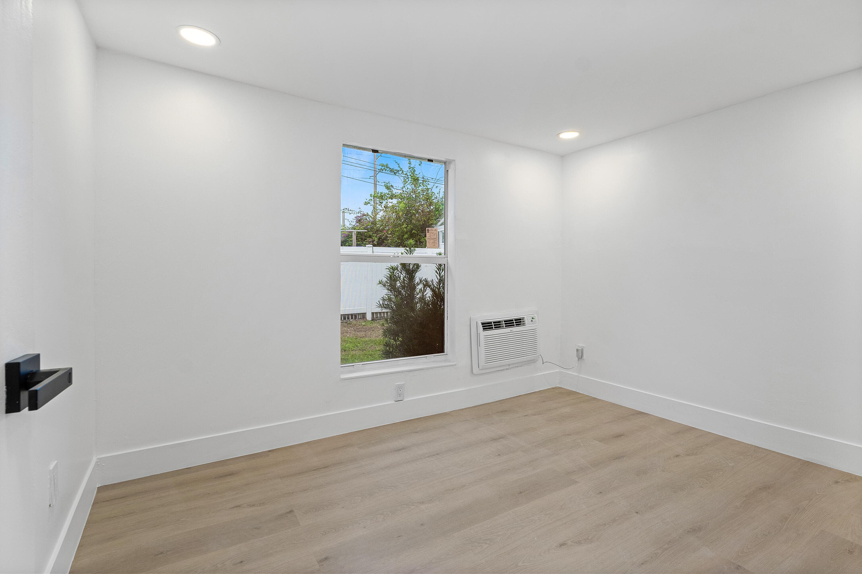 107 SW 4TH Avenue, Delray Beach, FL 33444 12