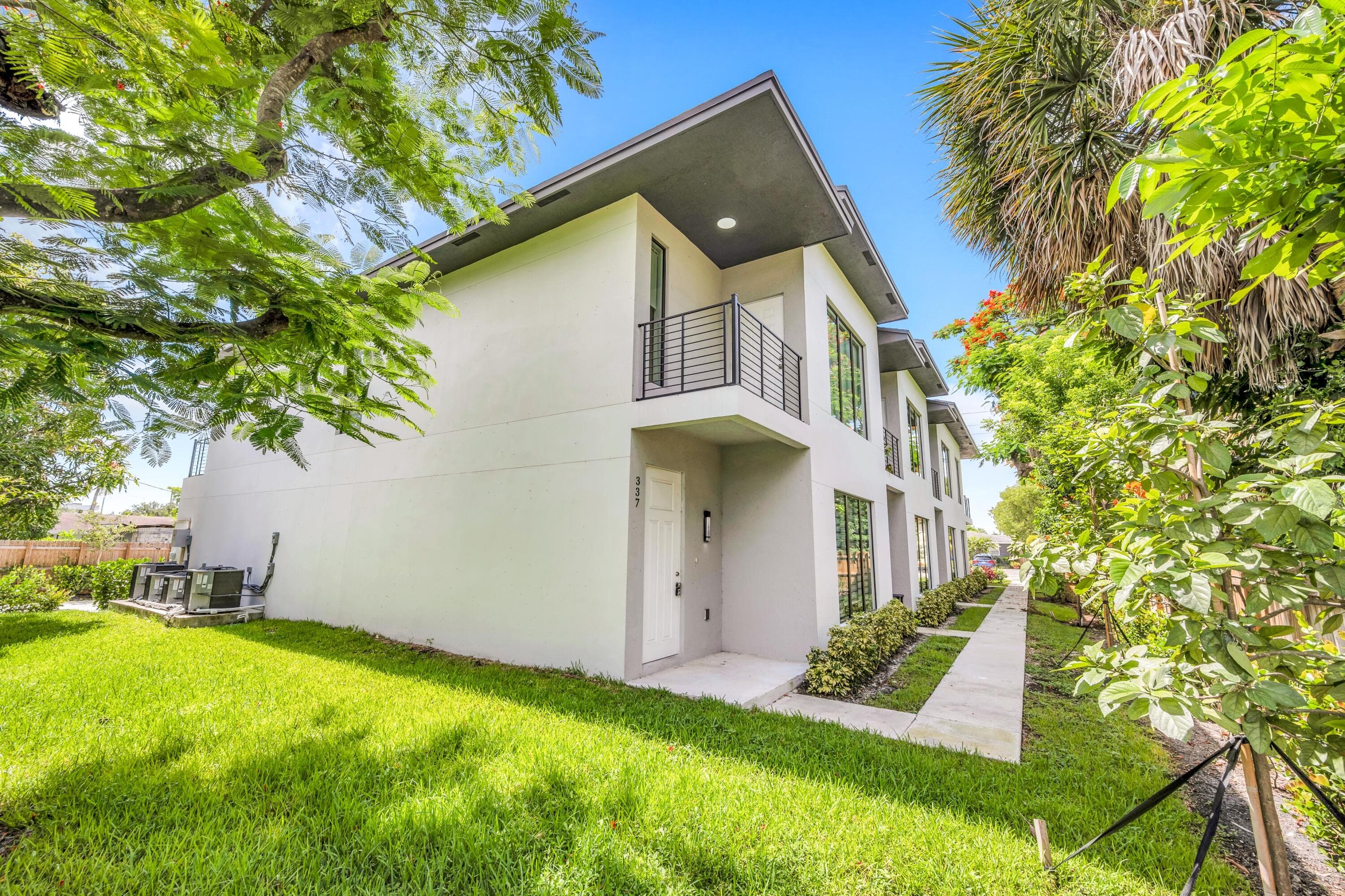 333 NW 41st Street 337, Oakland Park, FL 33309 4
