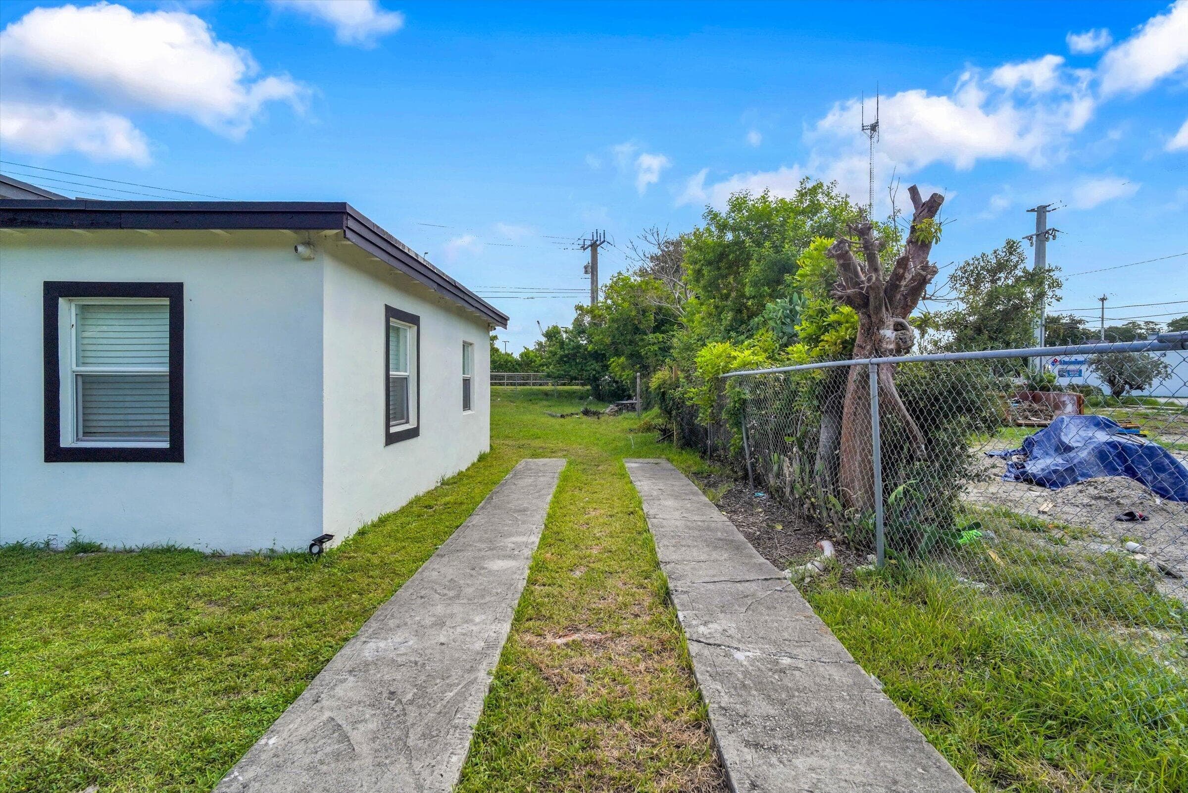 41 WILLIAMS Road, West Park, FL 33023 13