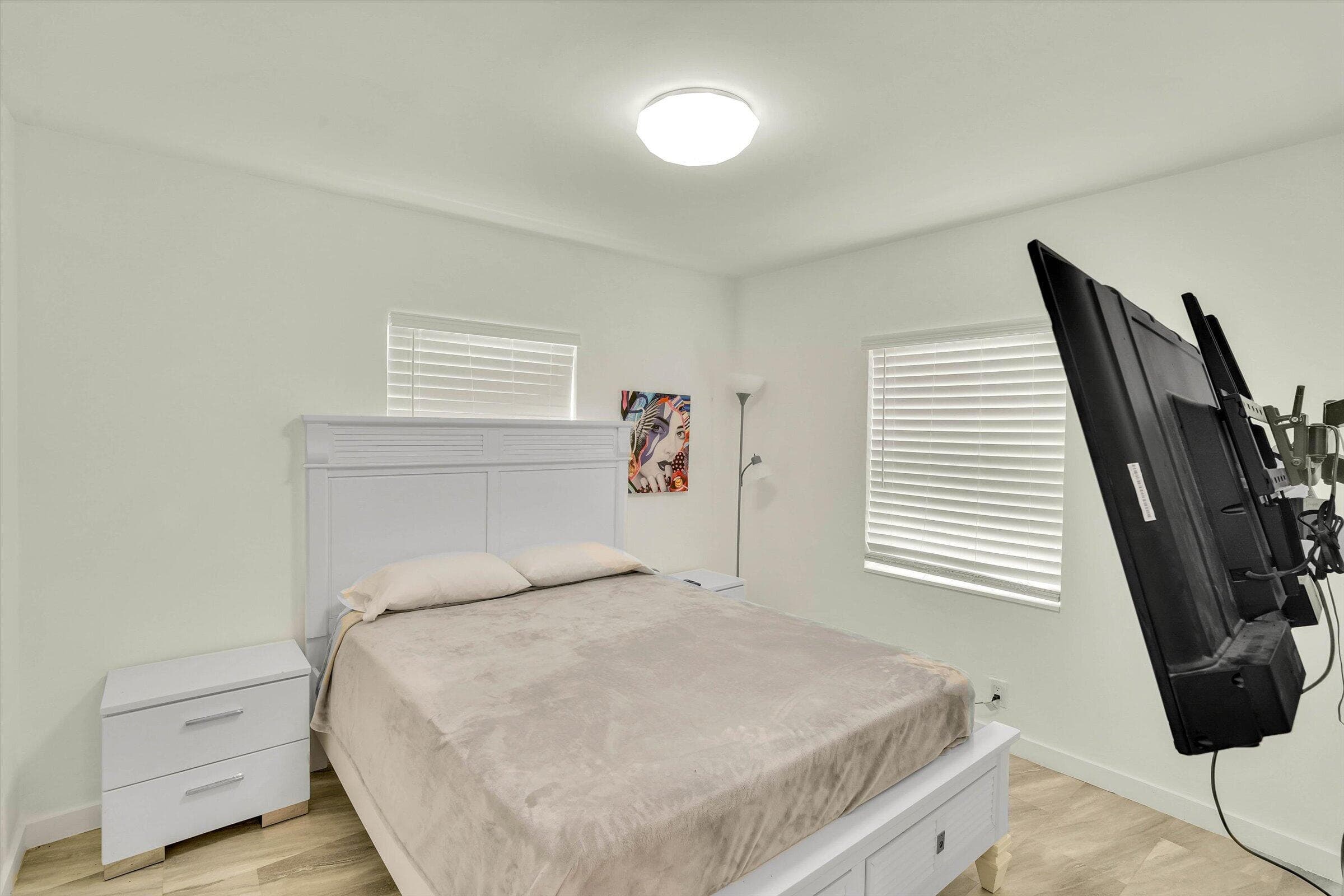 41 WILLIAMS Road, West Park, FL 33023 25