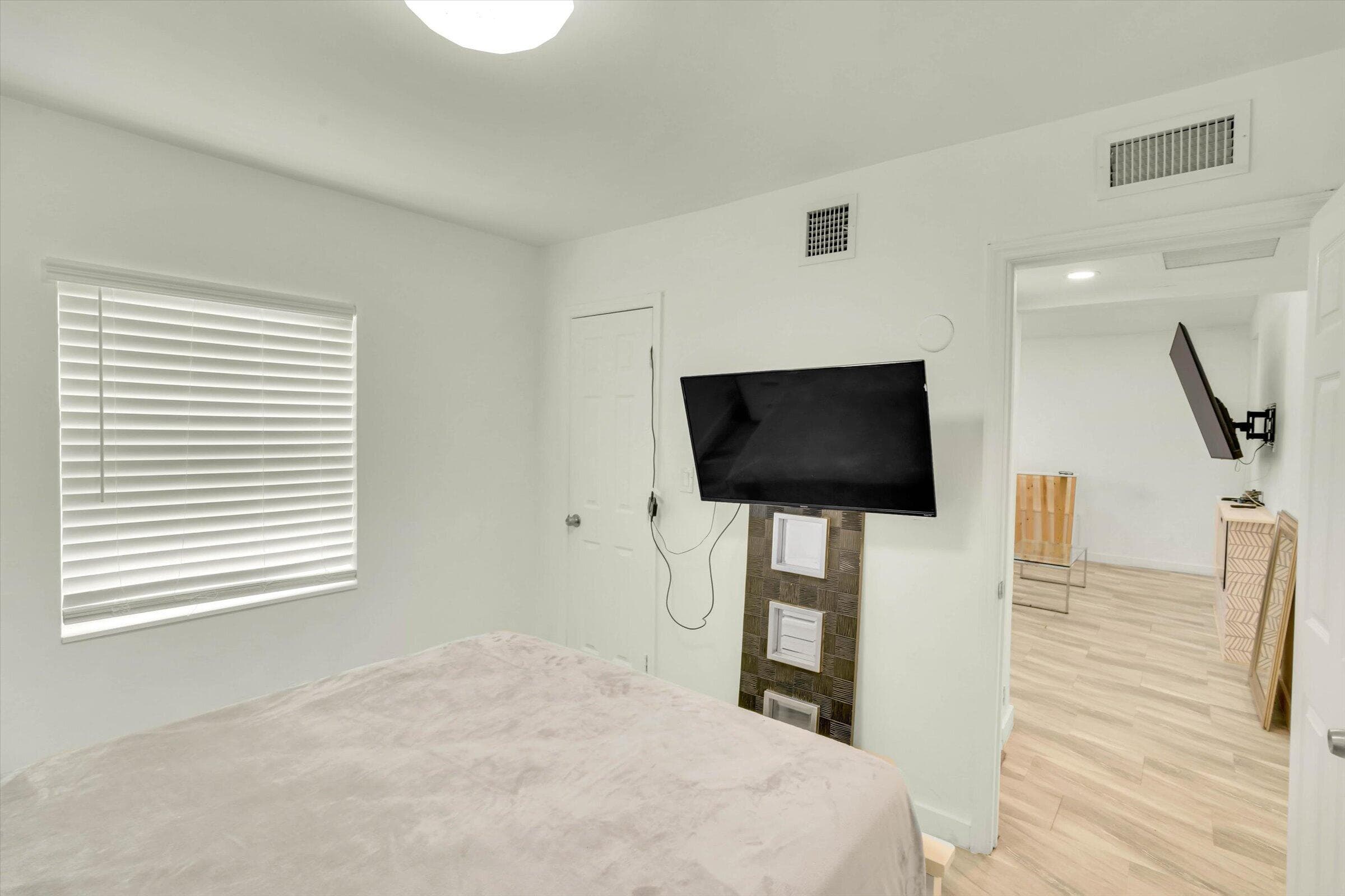 41 WILLIAMS Road, West Park, FL 33023 26
