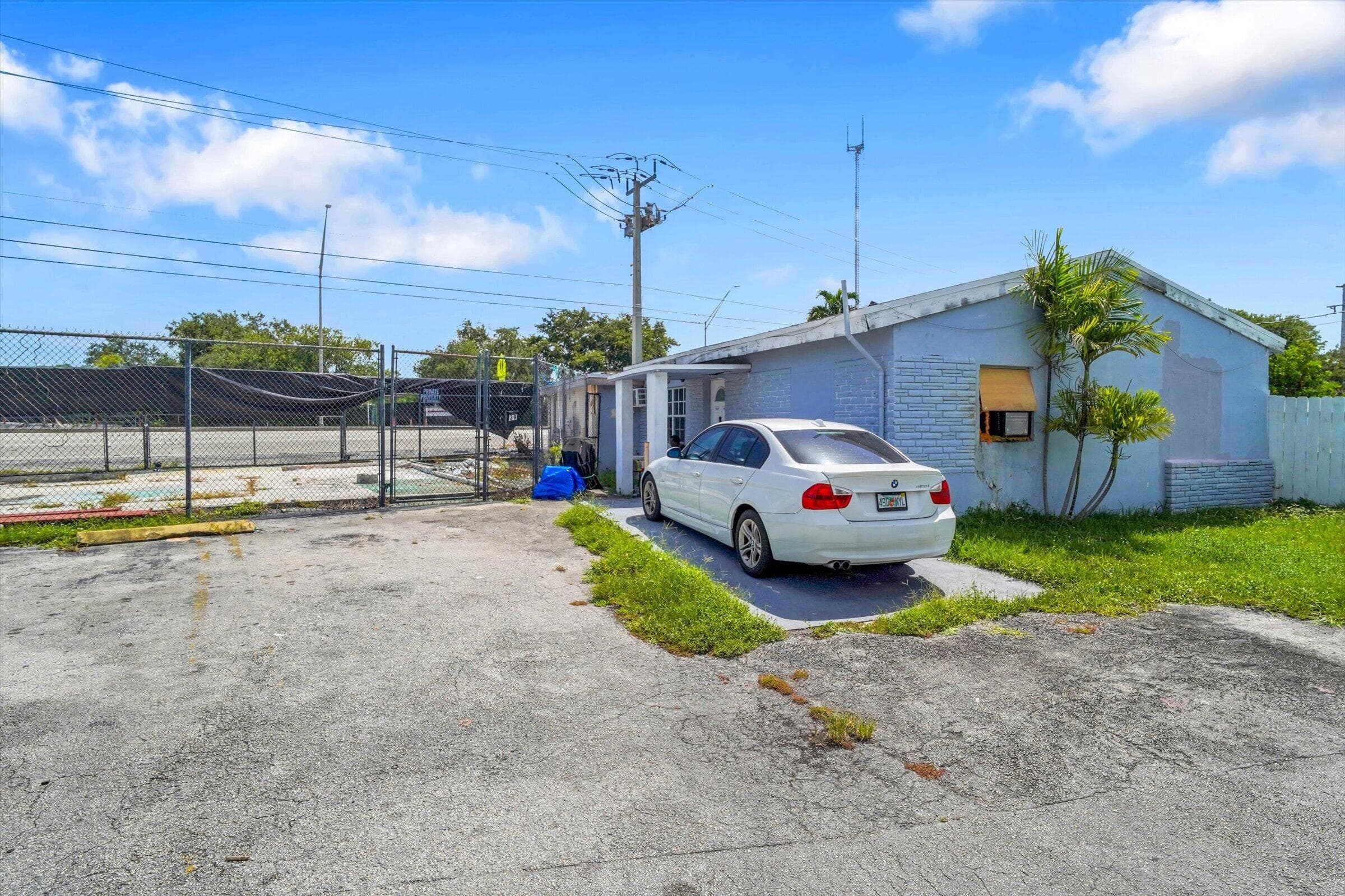 41 WILLIAMS Road, West Park, FL 33023 37