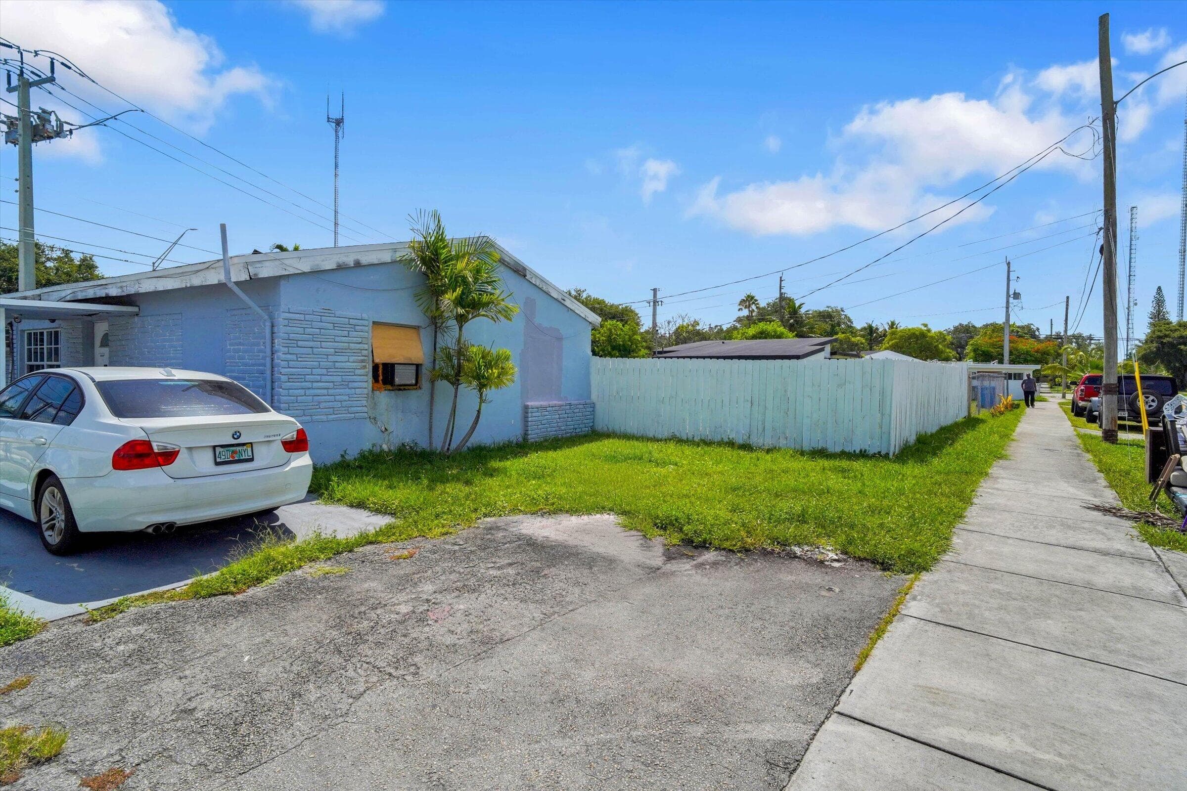 41 WILLIAMS Road, West Park, FL 33023 38