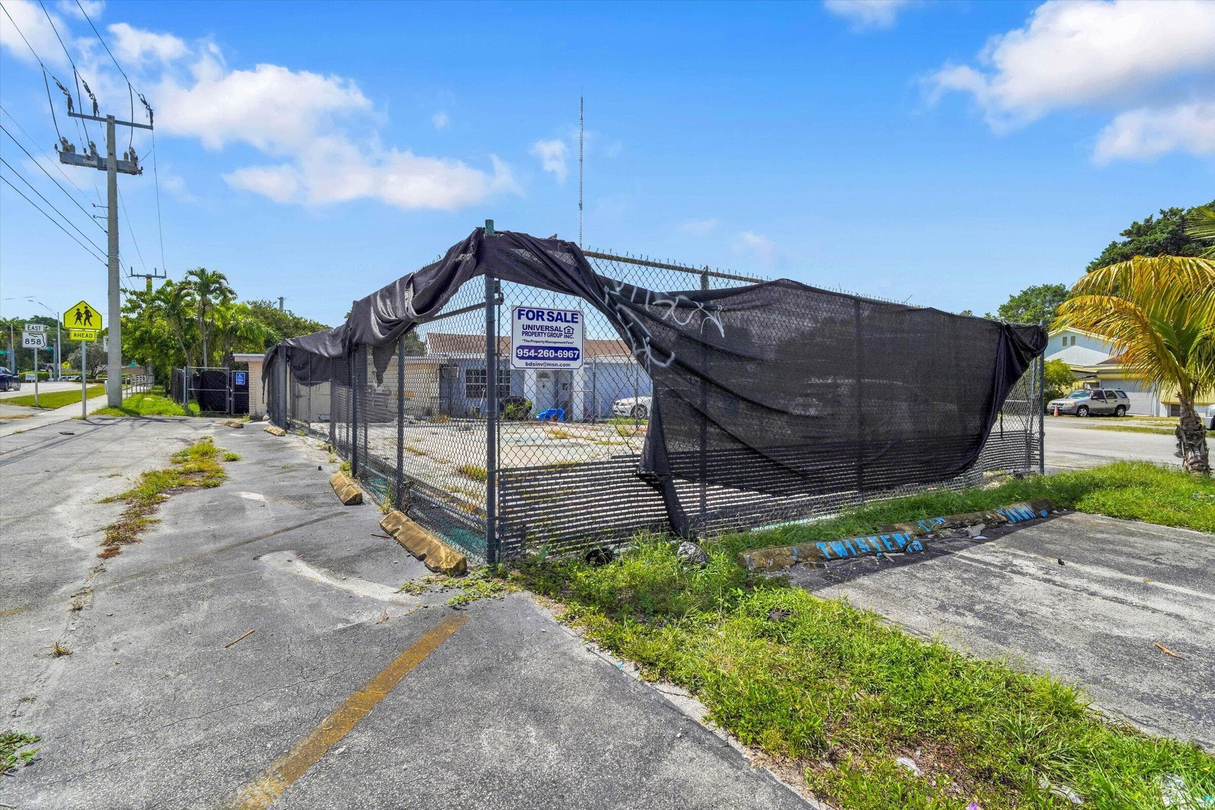41 WILLIAMS Road, West Park, FL 33023 39