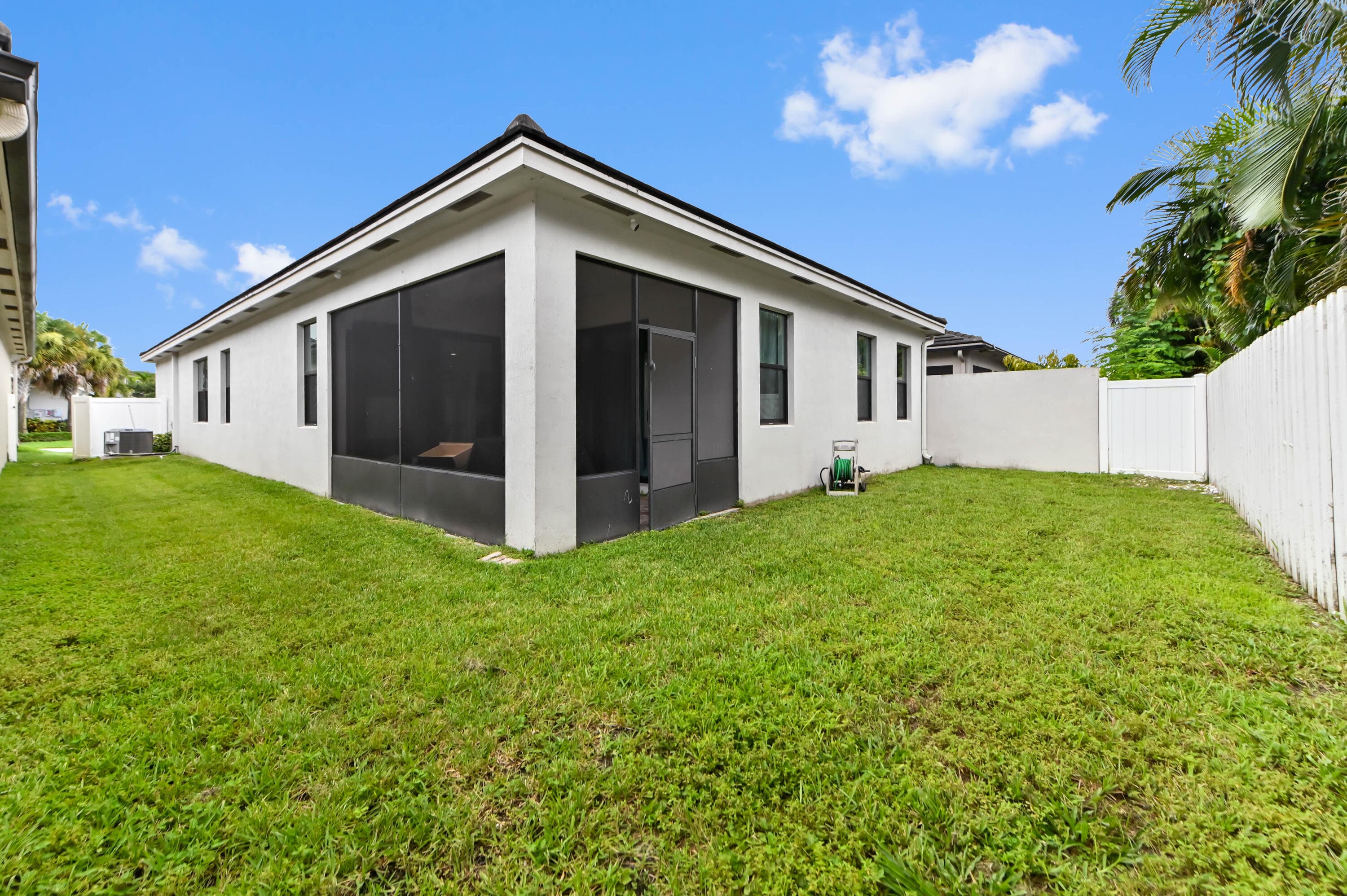 7461 Moonrise Drive, Lake Worth, FL 33467 32