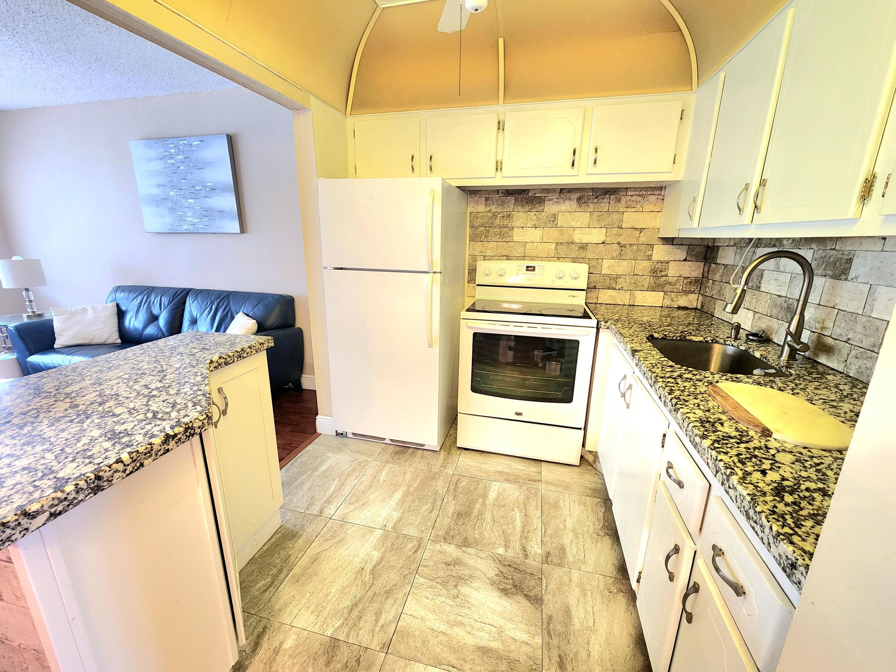 146 MARKHAM G 146, Deerfield Beach, FL 33442 6