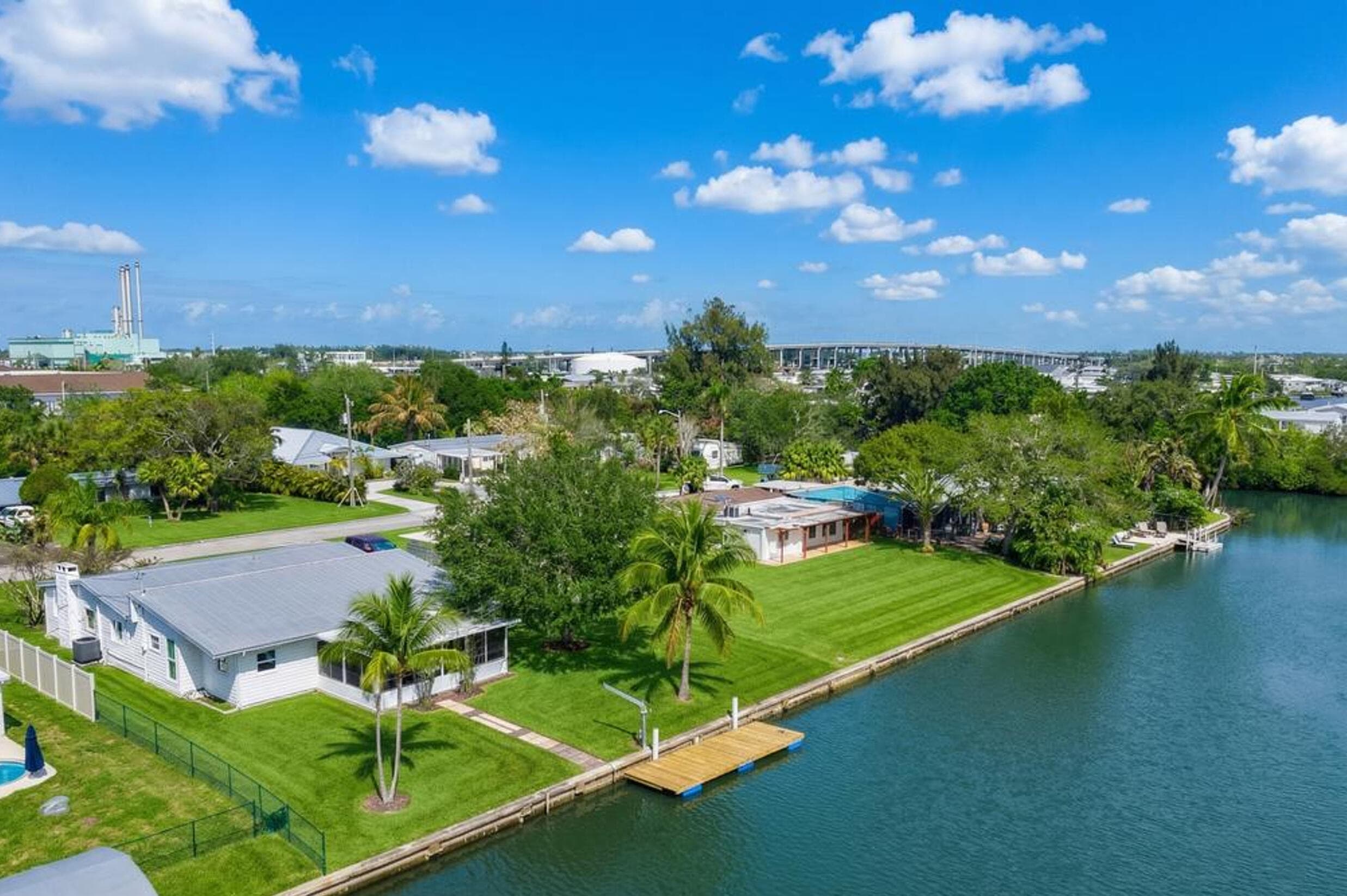 241 14th Place, Vero Beach, FL 32960 32