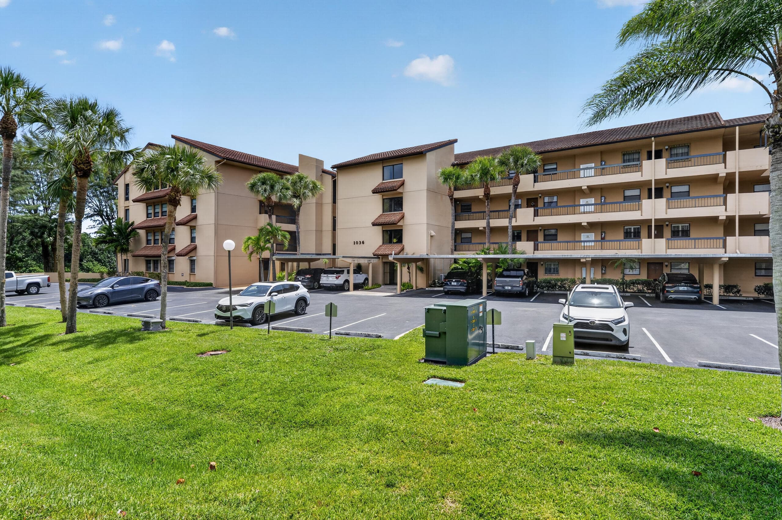 1036 US Highway 1 121, North Palm Beach, FL 33408 3