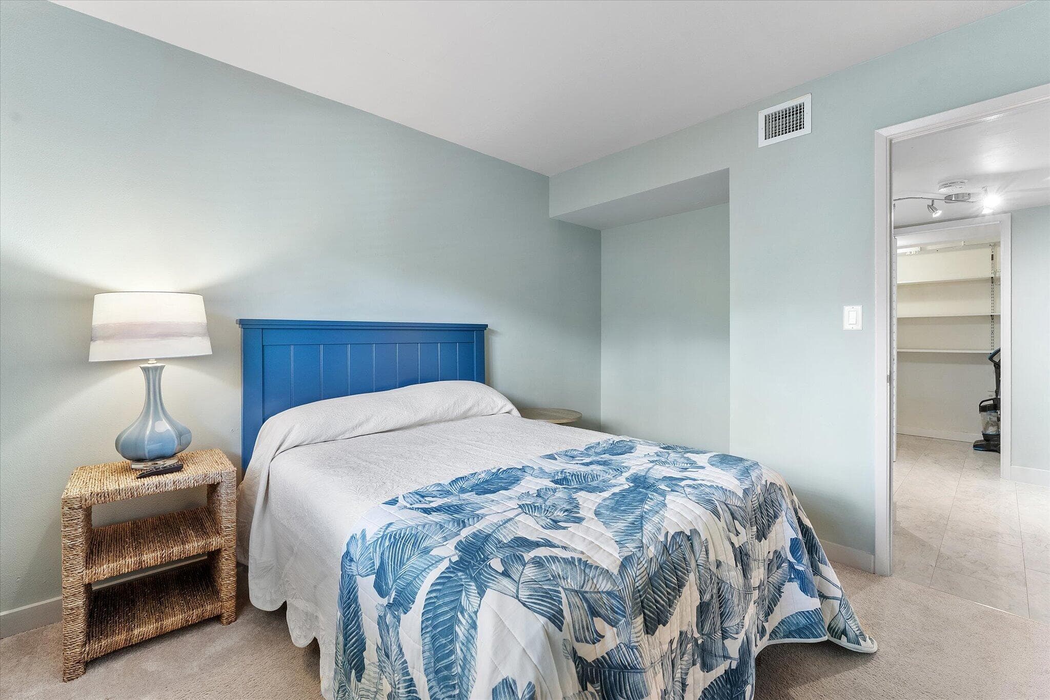 2705 S OAKLAND FOREST Drive 104, Oakland Park, FL 33309 24