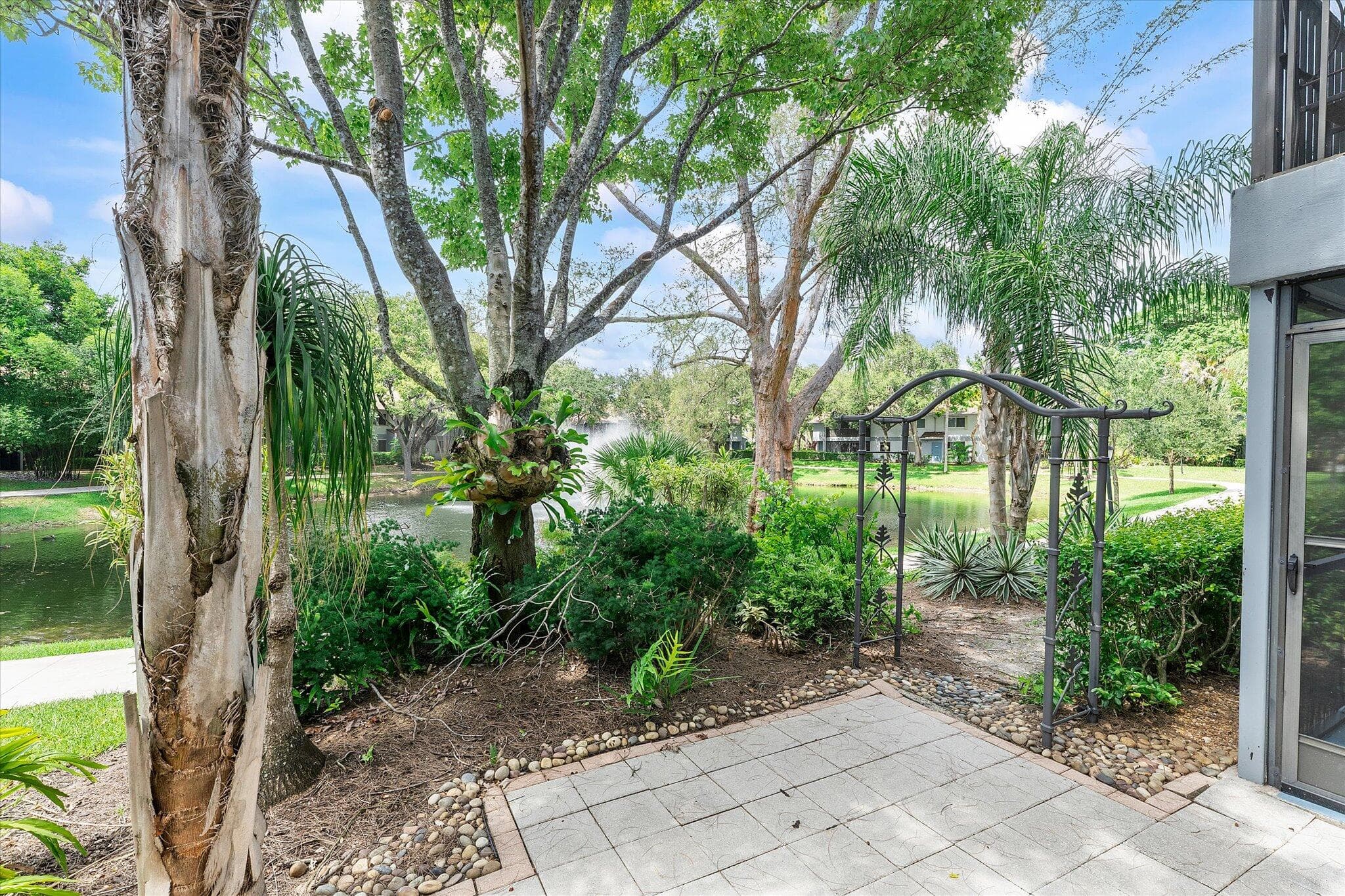 2705 S OAKLAND FOREST Drive 104, Oakland Park, FL 33309 27