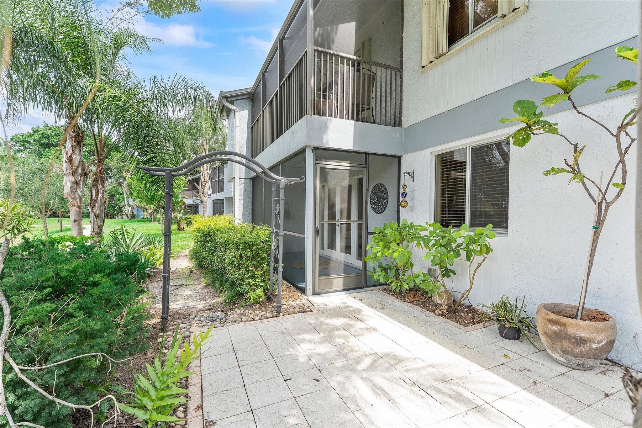 2705 S OAKLAND FOREST Drive 104, Oakland Park, FL 33309 9