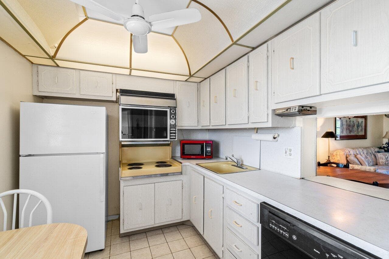 2615 NE 3rd Court 308, Boynton Beach, FL 33435 2