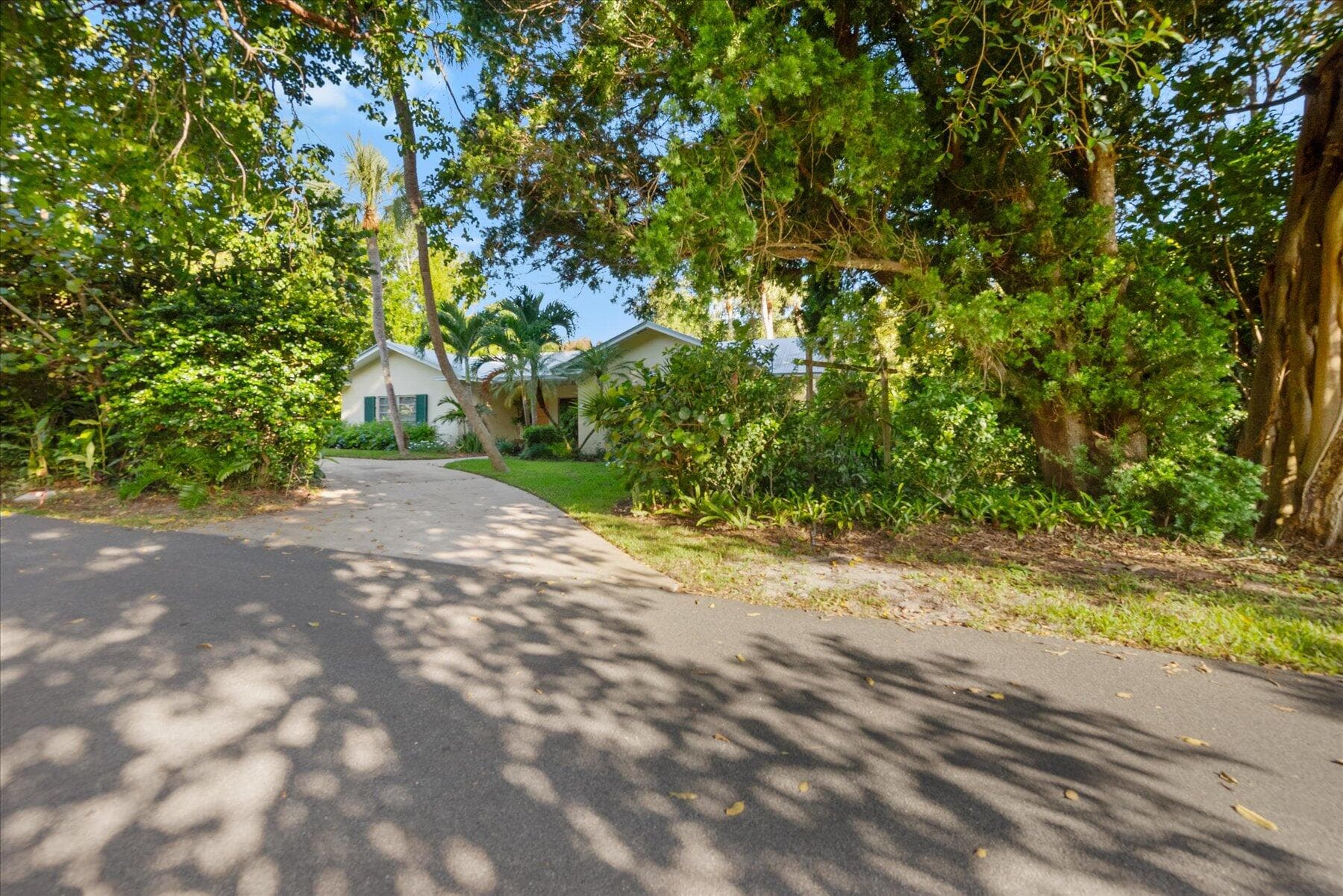 24 N Via Lucindia, Sewalls Point, FL 34996 2