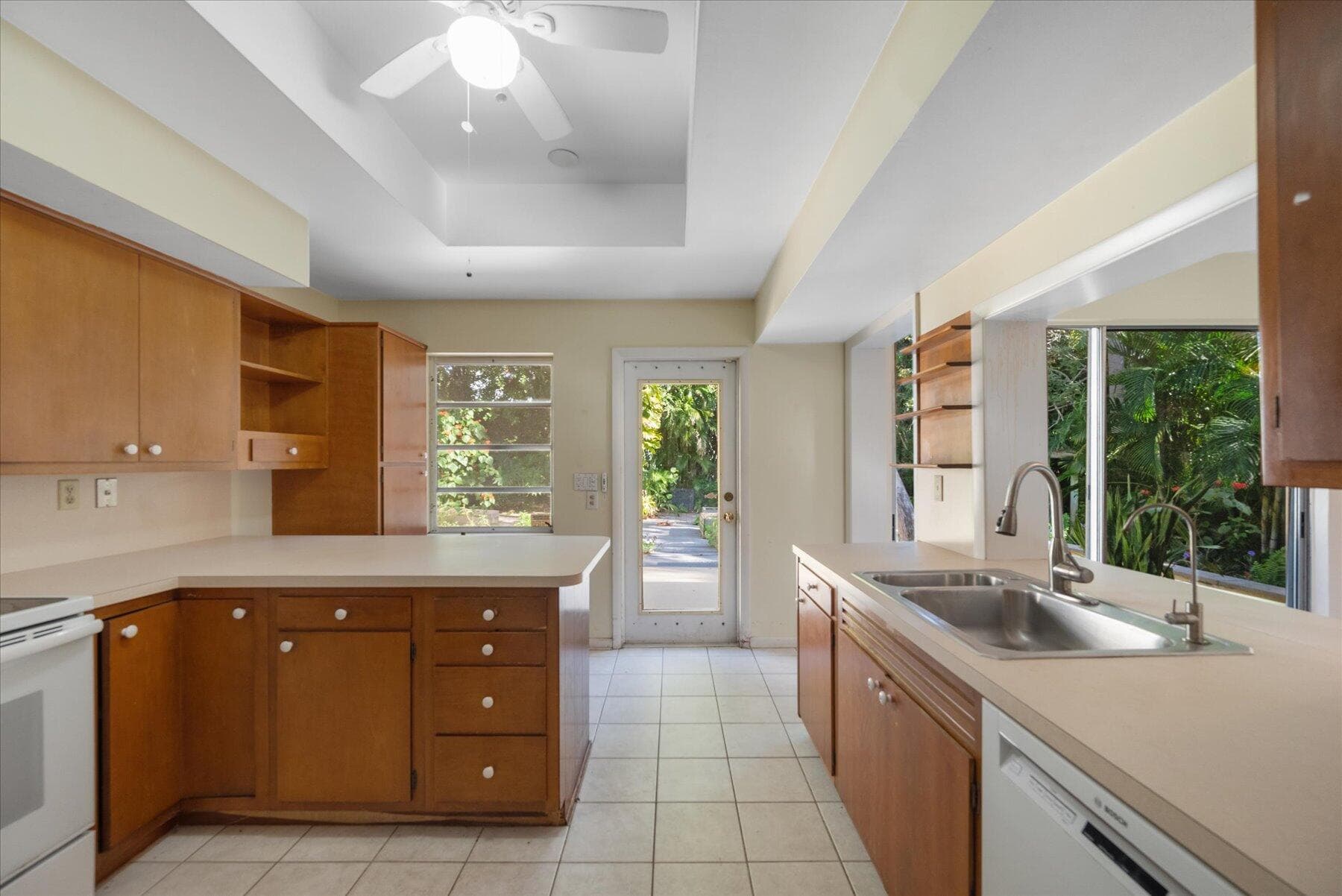 24 N Via Lucindia, Sewalls Point, FL 34996 21