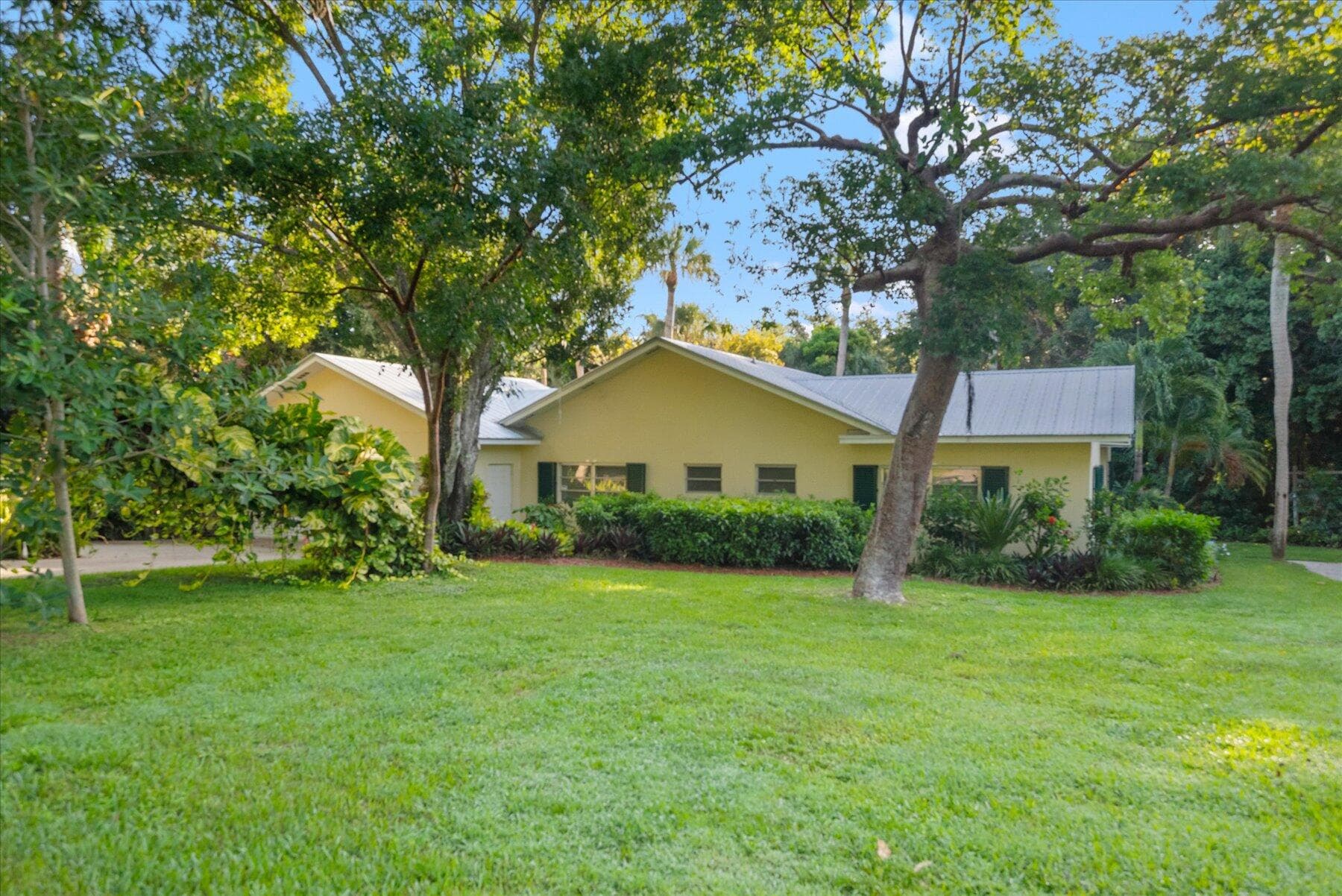 24 N Via Lucindia, Sewalls Point, FL 34996 47