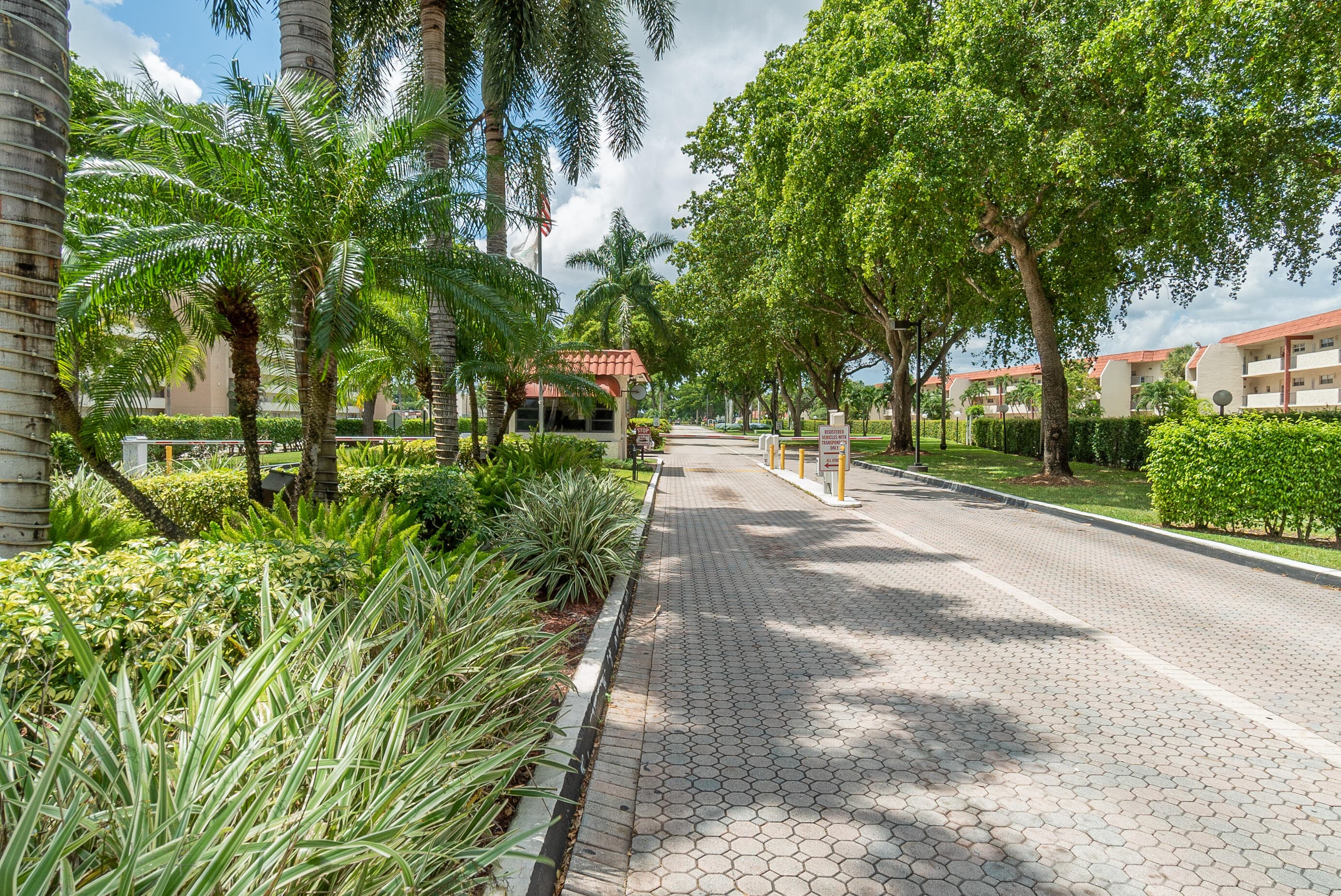 9823 S Hollybrook Lake Drive 206, Pembroke Pines, FL 33025 56
