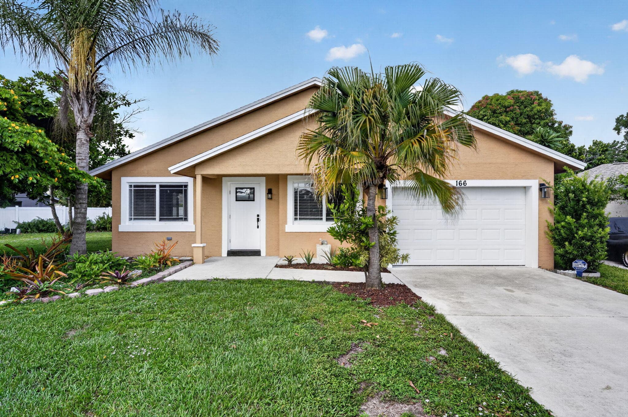 166 RAINTREE, Jupiter, FL 33458