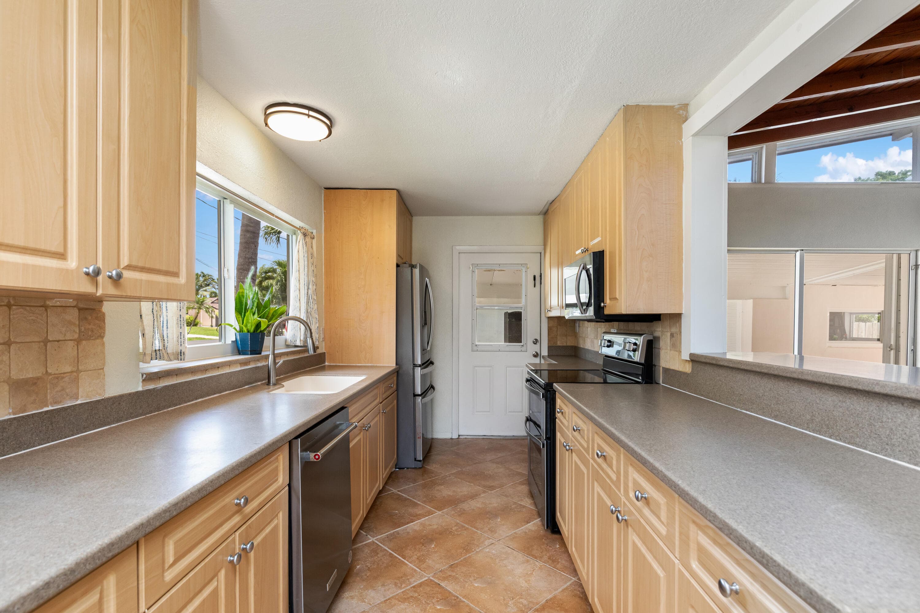 2870 NE 18TH Street, Pompano Beach, FL 33062 6