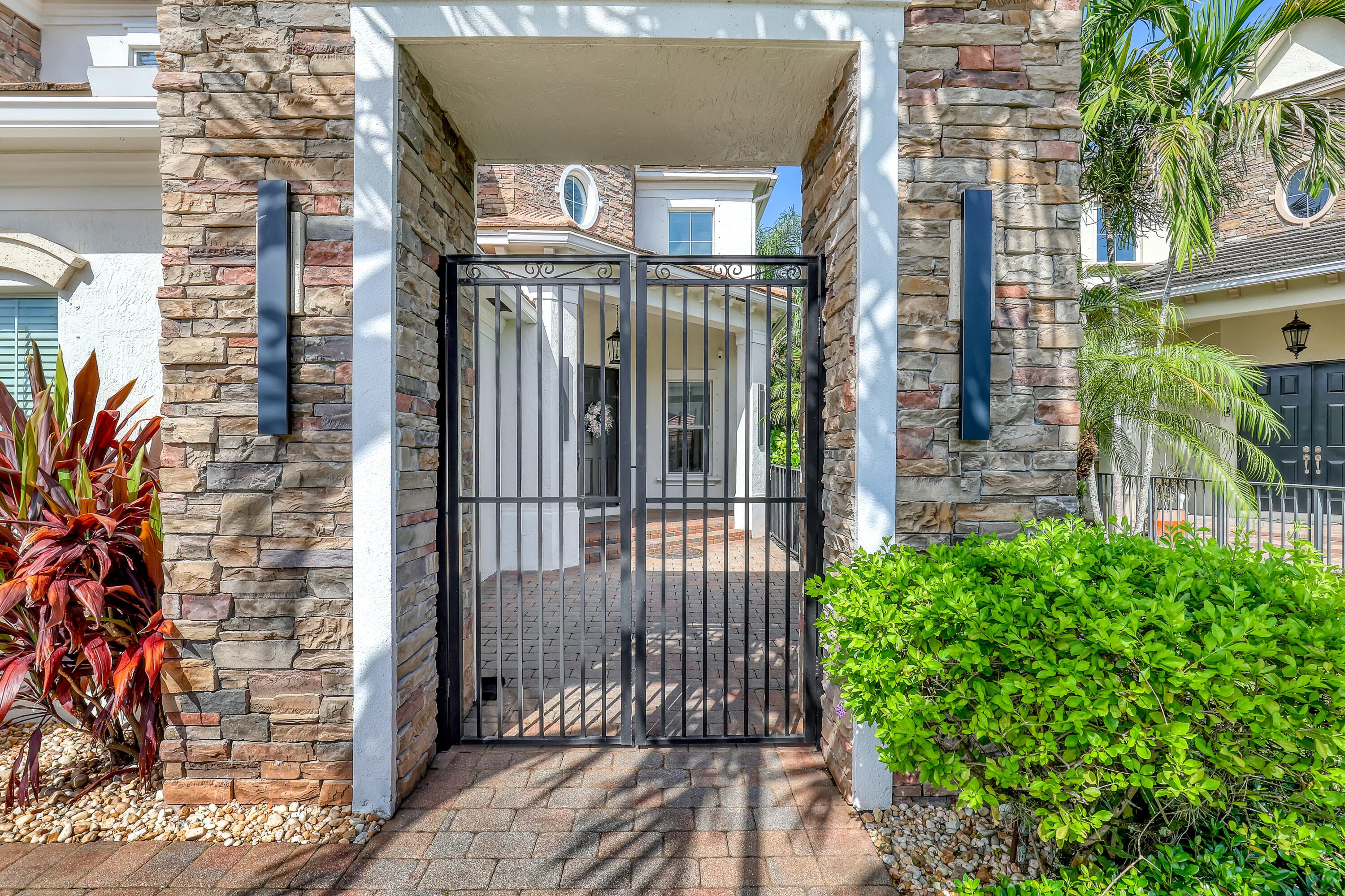 8541 Butler Greenwood Drive, Royal Palm Beach, FL 33411 4