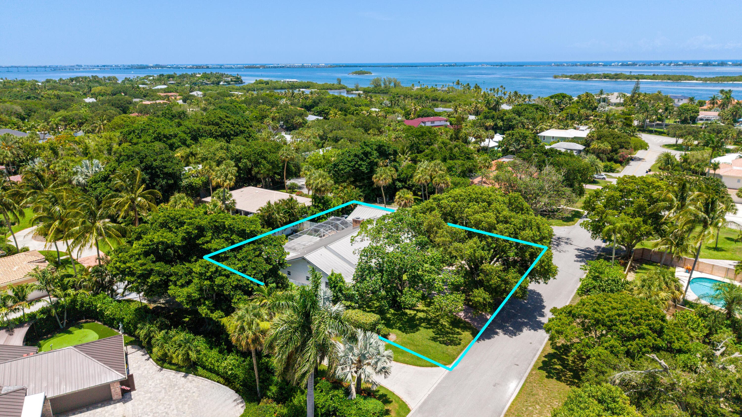 15 W HIGH POINT Road, Sewalls Point, FL 34996 8