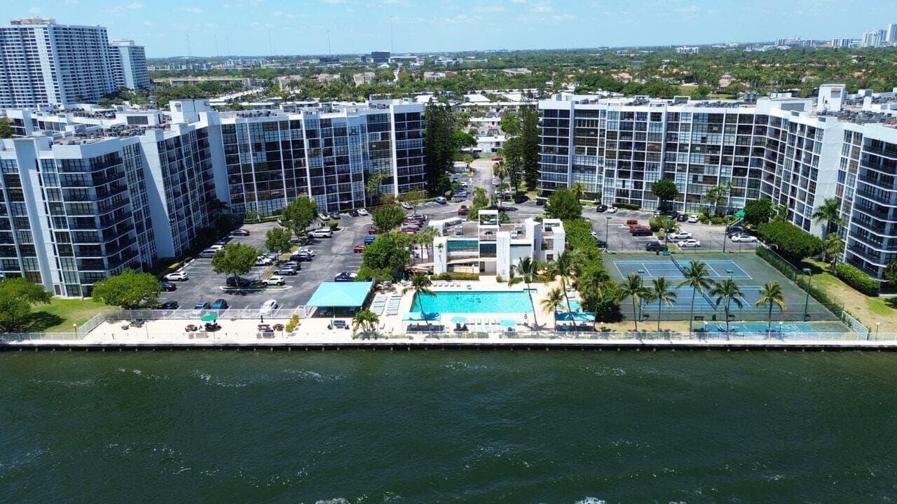800 Parkview Drive 823, Hallandale, FL 33009 4