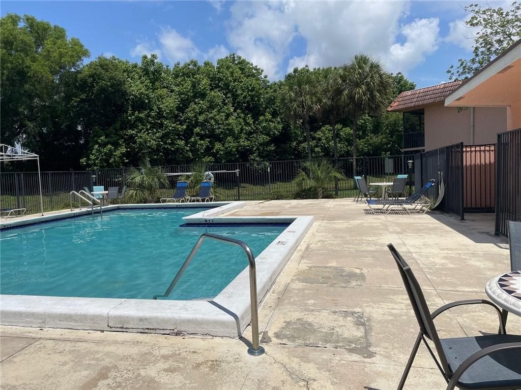 235 LAKEVIEW Drive 102, Weston, FL 33326 26
