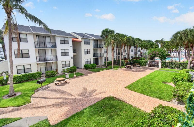 706 Executive Center Drive 23, West Palm Beach, FL 33401 19