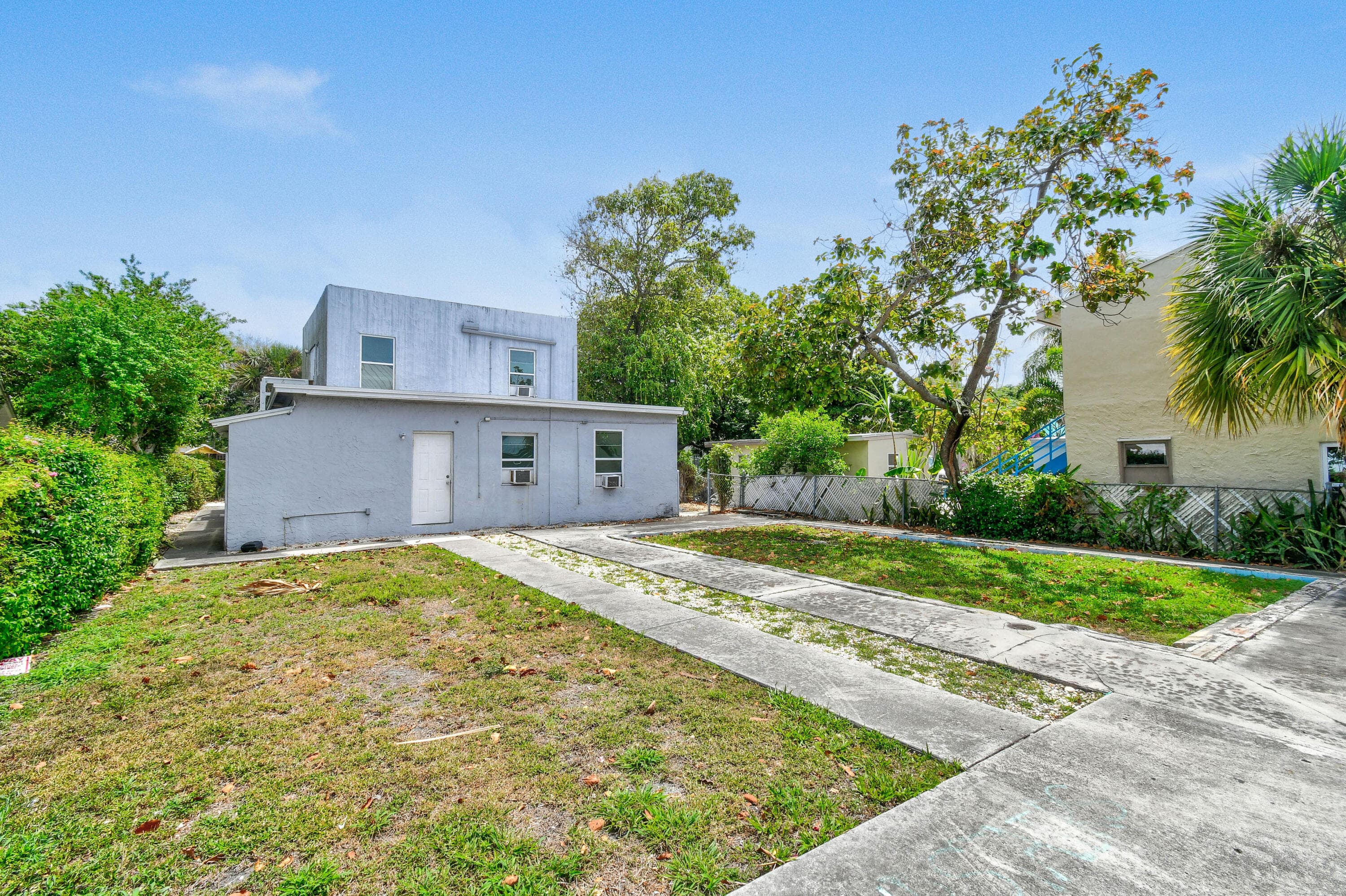 3721 HENRY Avenue B (Lower), West Palm Beach, FL 33405 32