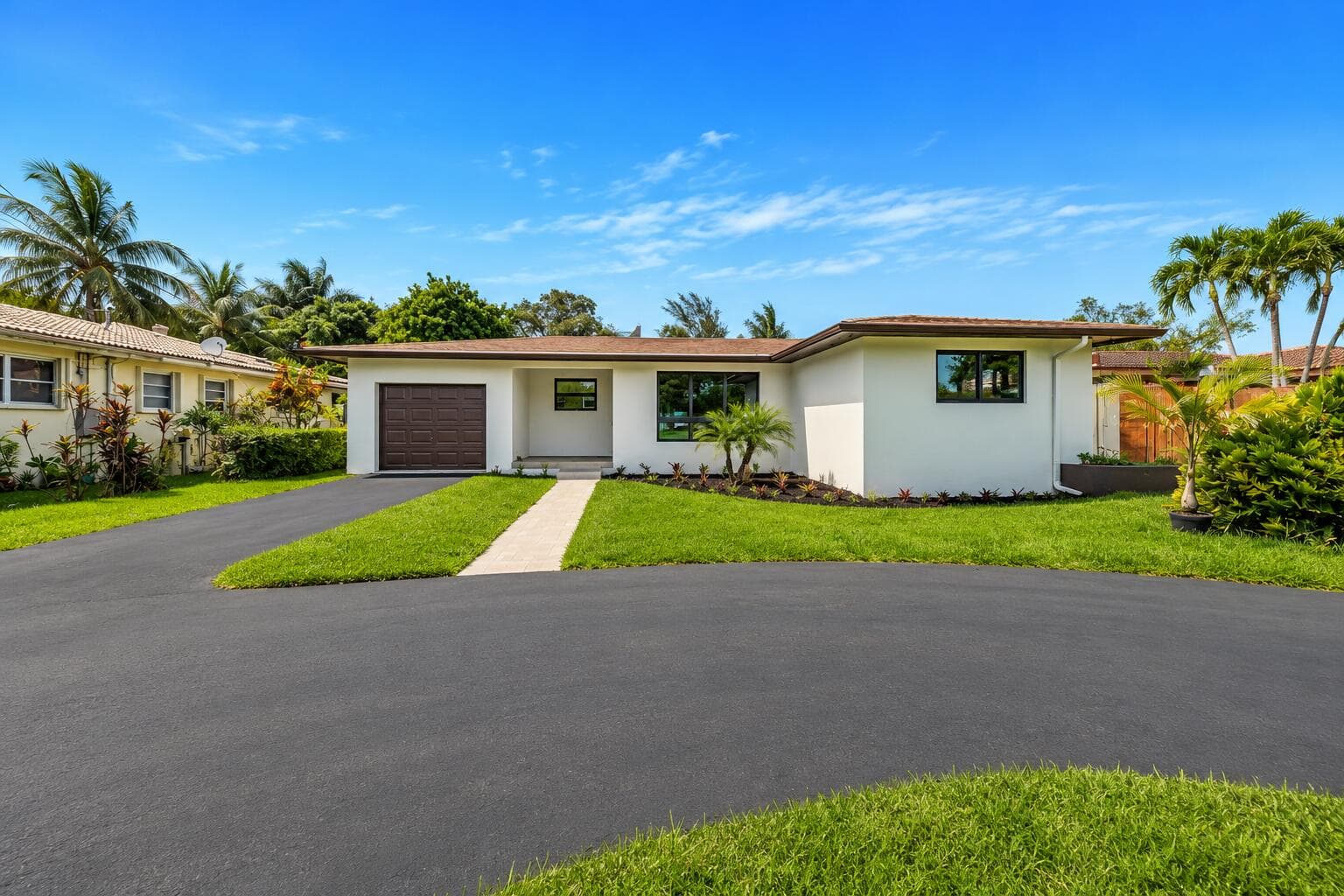 127 Calle Largo Drive, Hollywood, FL 33021