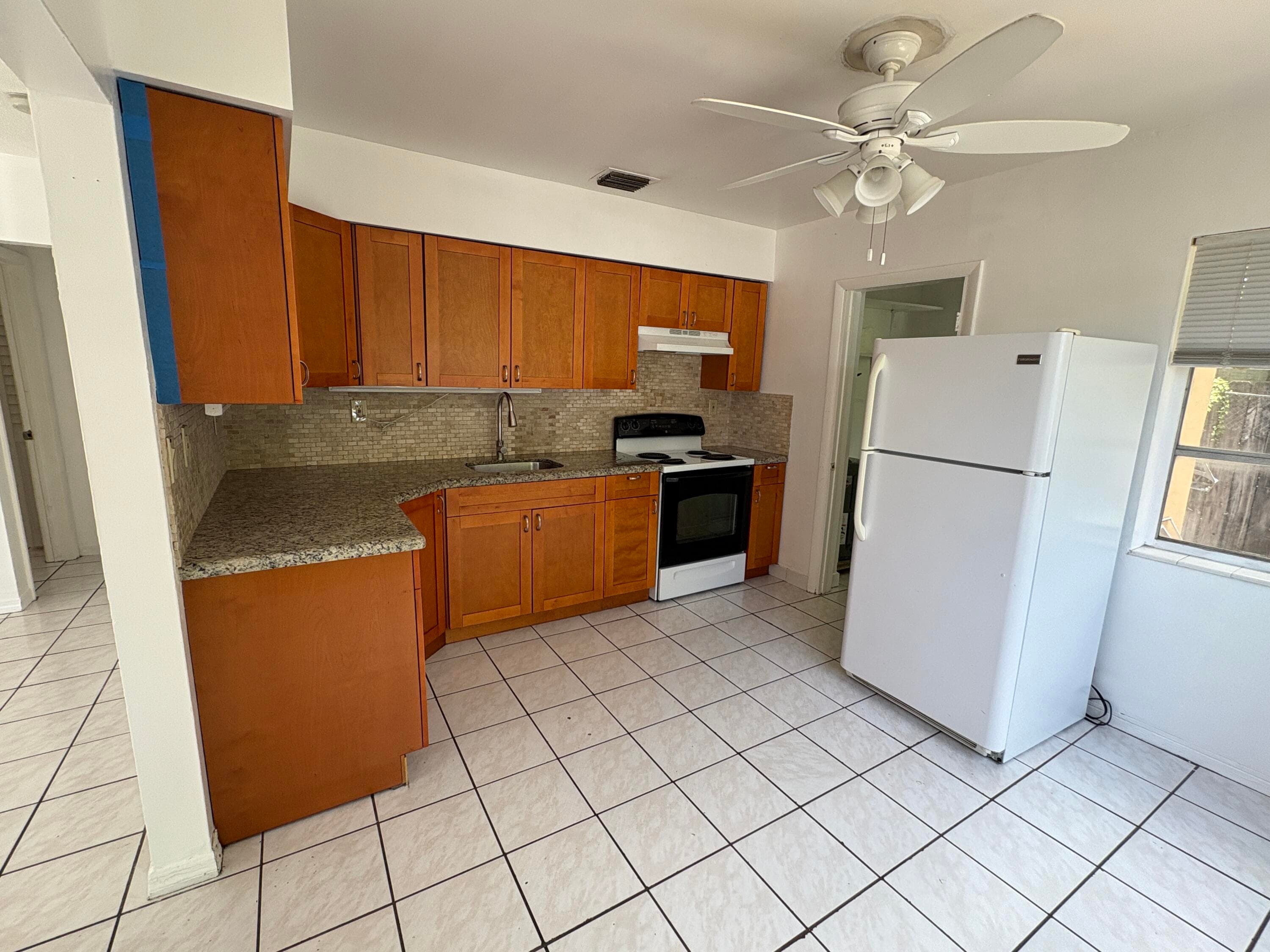 231 SW 8TH Street B, Dania Beach, FL 33004 10